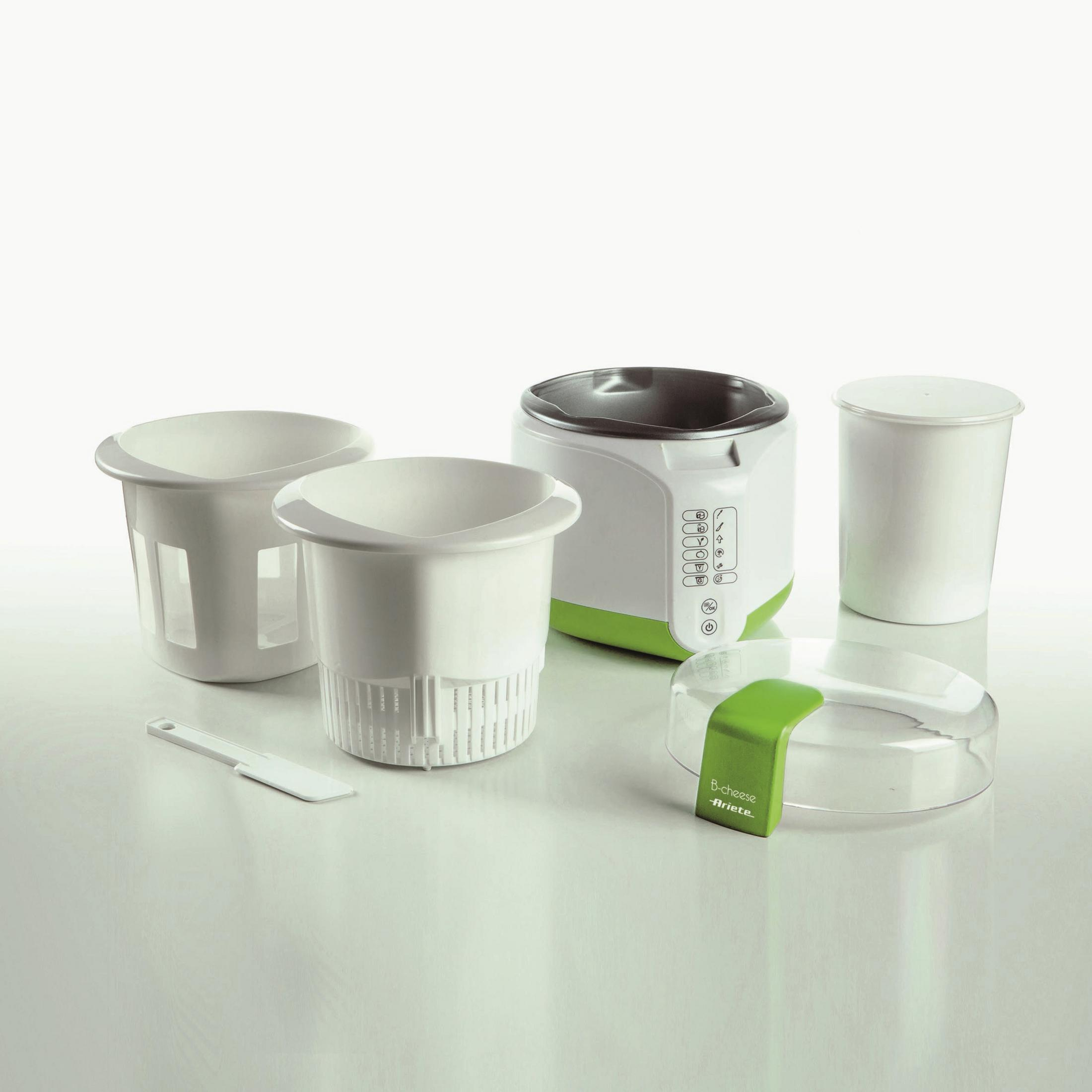 Zestaw do produkcji sera z różnymi elementami na białej powierzchni.