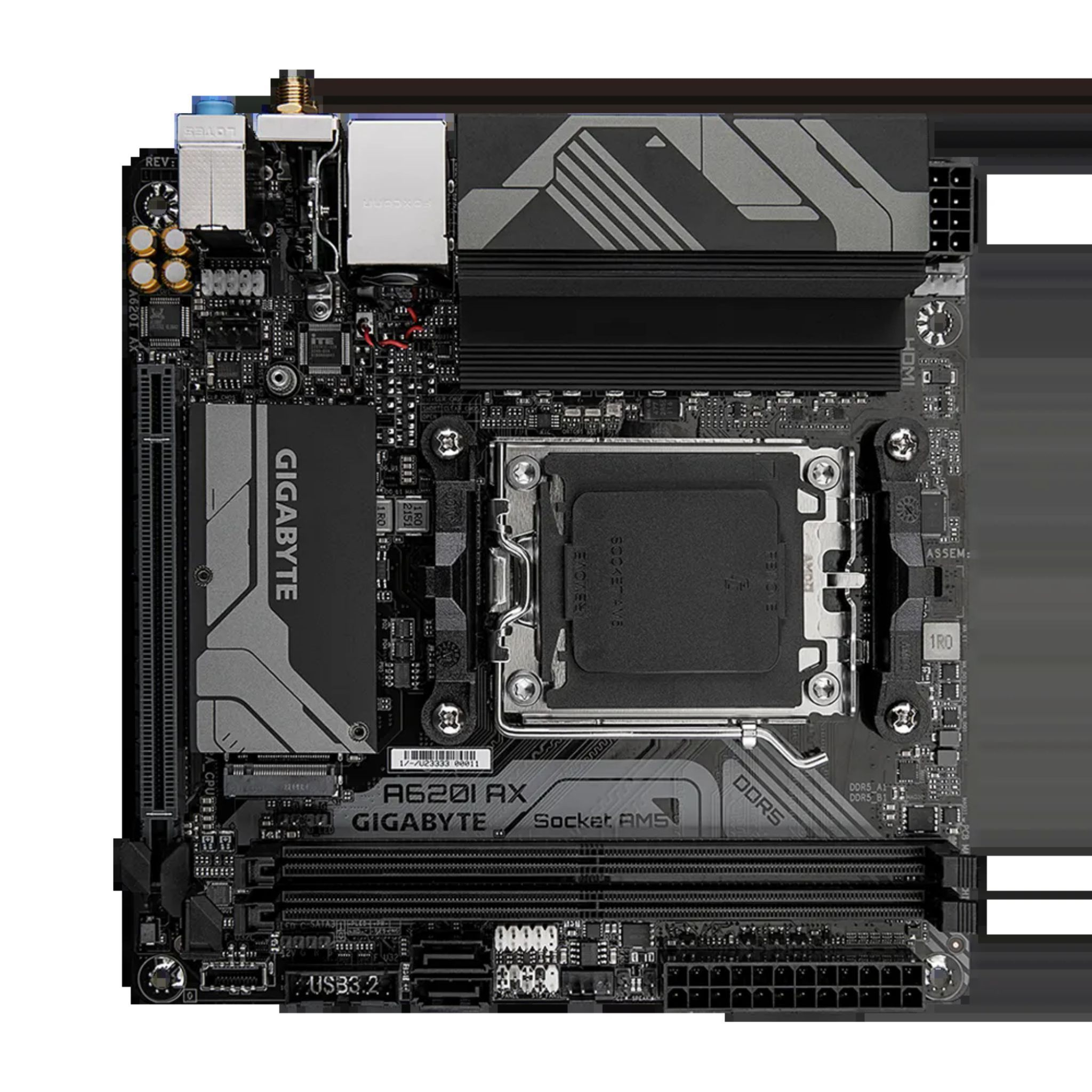 Płyta główna z różnymi komponentami. Jest czarna i szara, z logo Gigabyte.