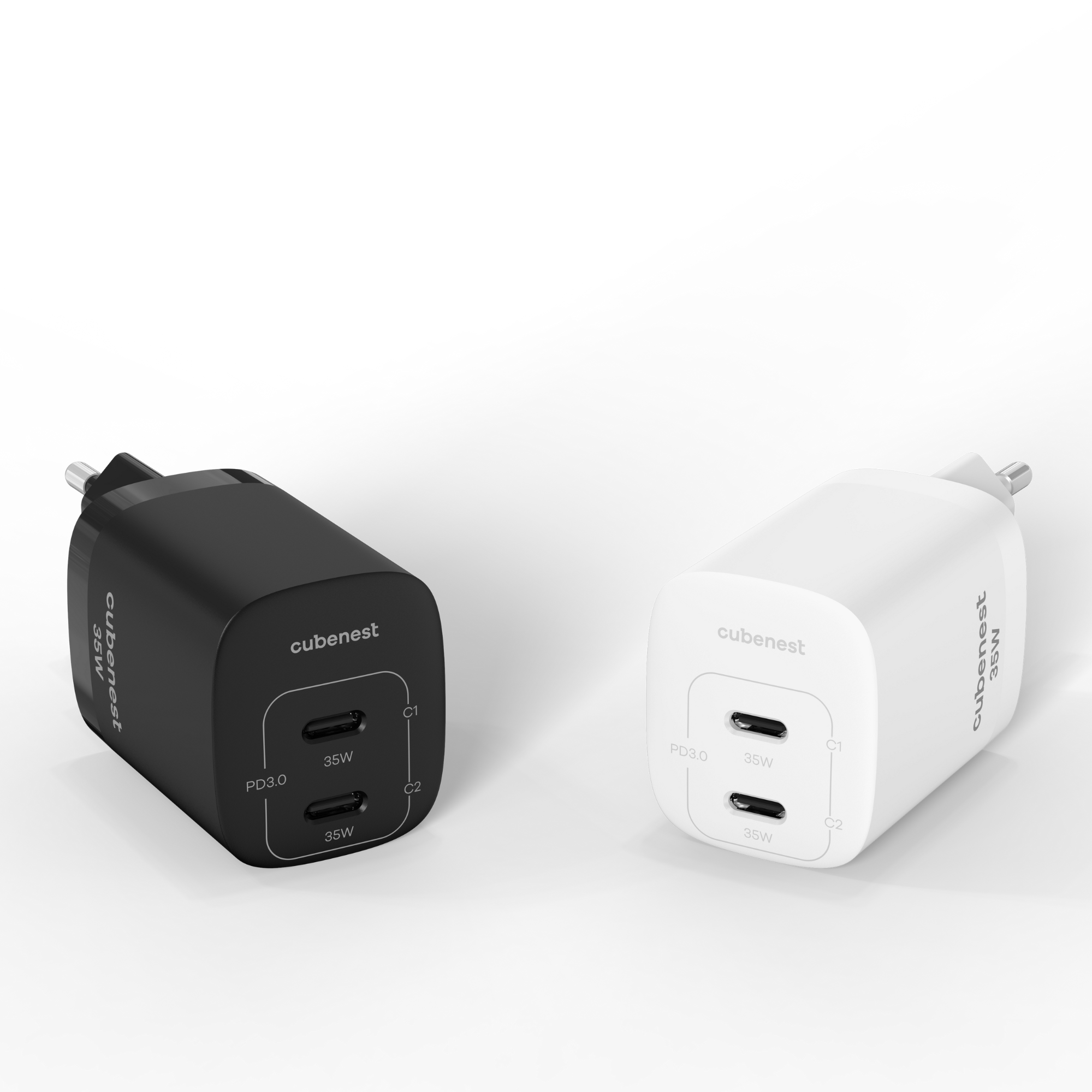 Due caricabatterie USB-C bianchi e neri. Ognuno ha due porte. Sfondo bianco.