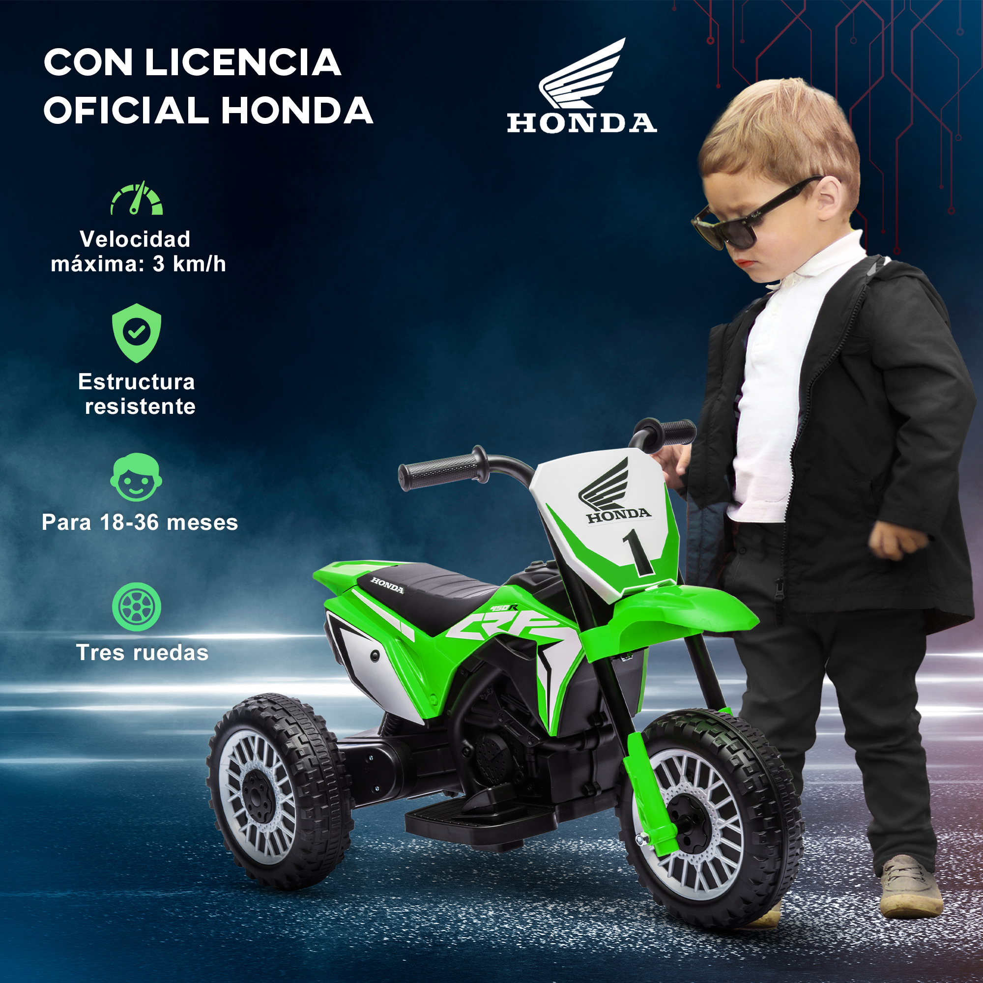 Un niño de pie cerca de una moto de juguete verde, con texto y el logo de Honda, sobre fondo azul.