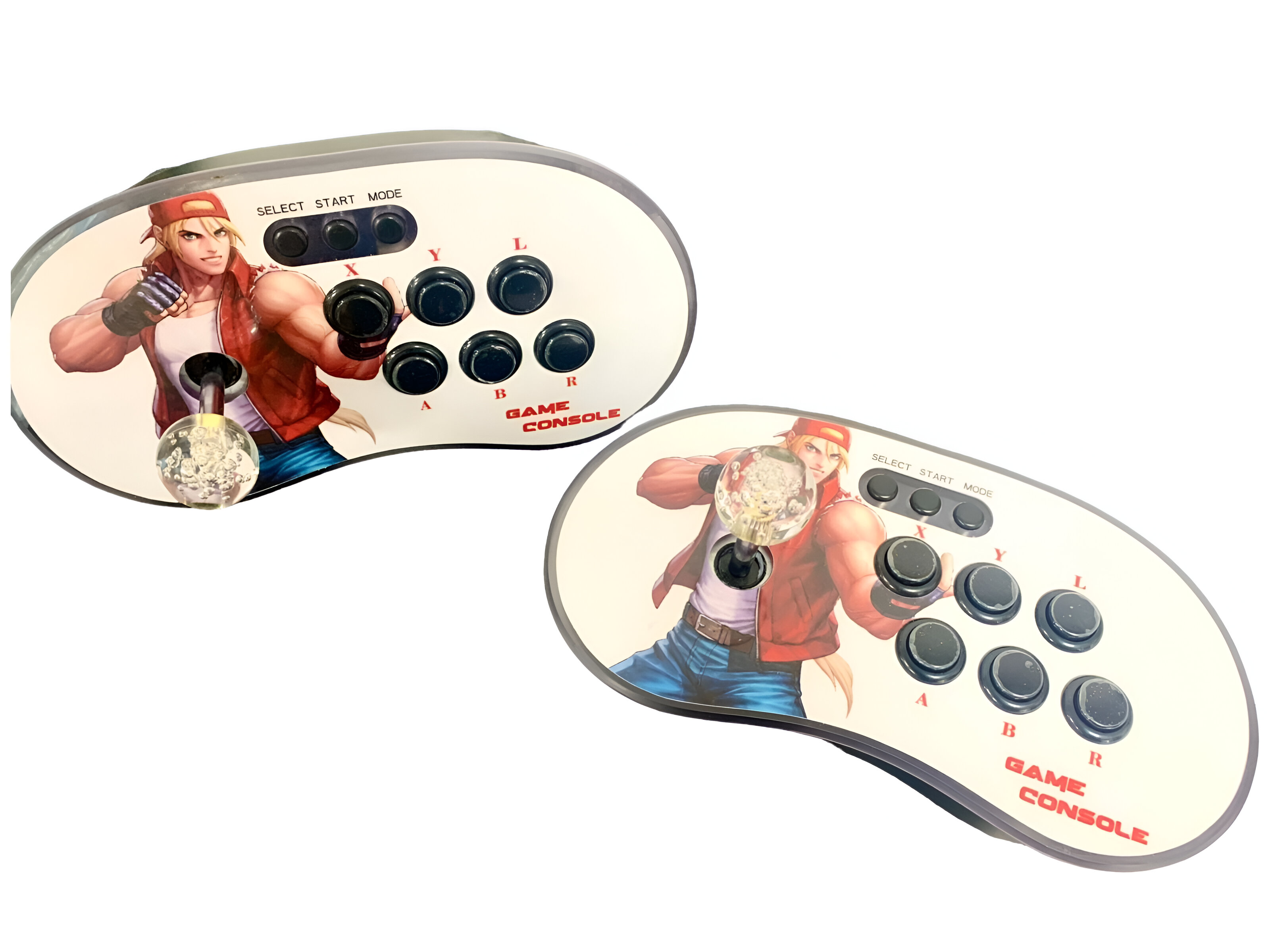 Dos mandos de consola con arte de personajes. Botones negros, joystick y texto sobre superficie blanca.