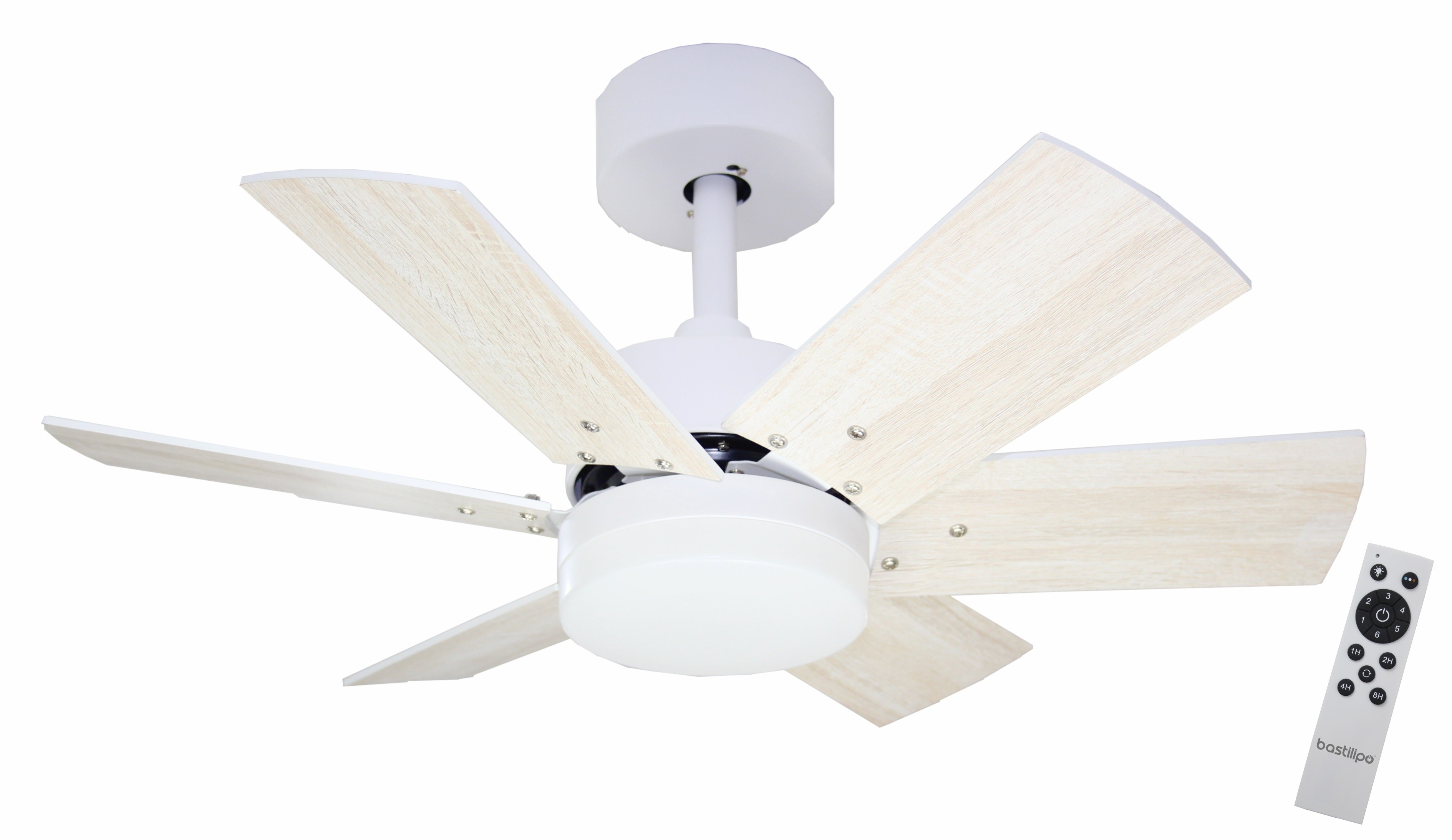 Ventilador de techo blanco con aspas de madera y mando a distancia.