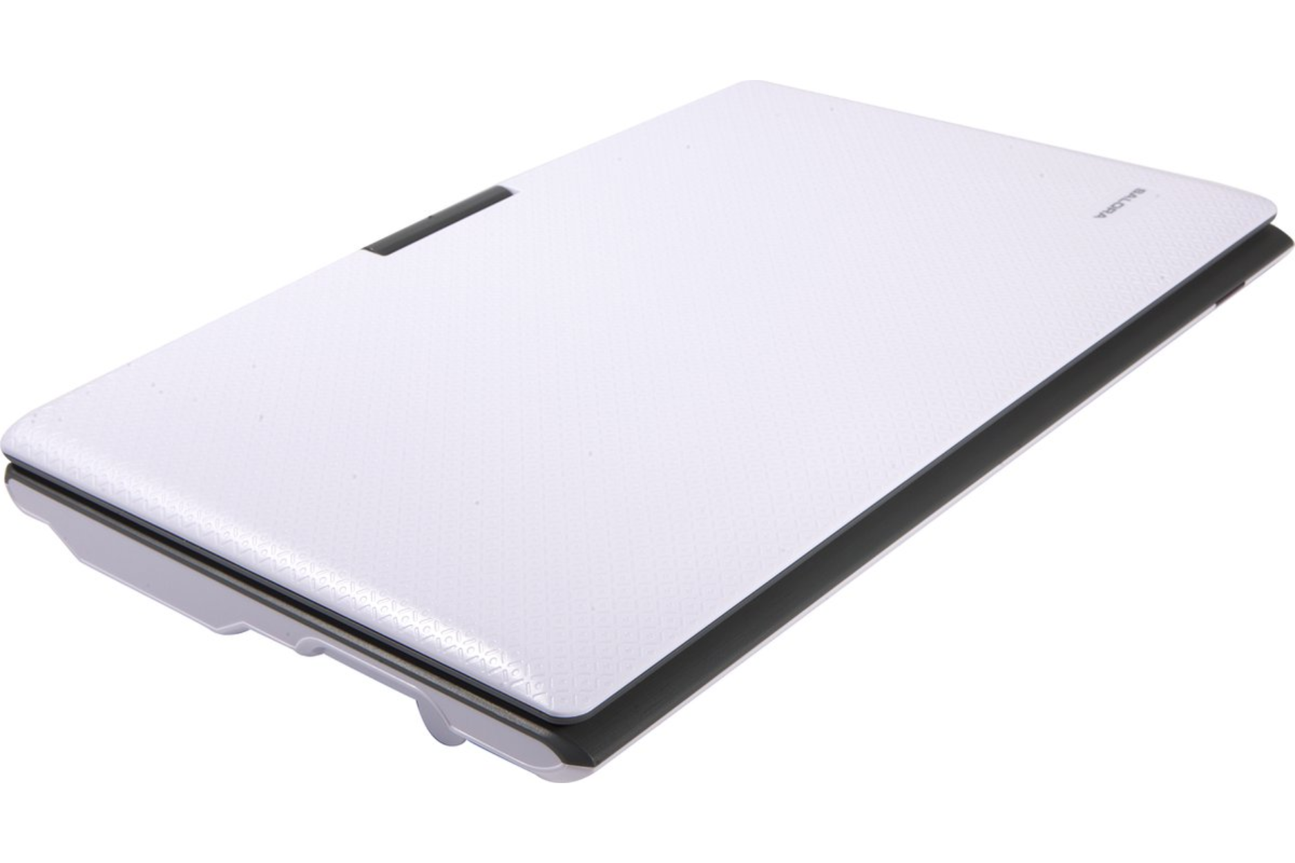 Une tablette blanche avec un bord noir. L'écran est vide. Elle est sur une surface blanche.