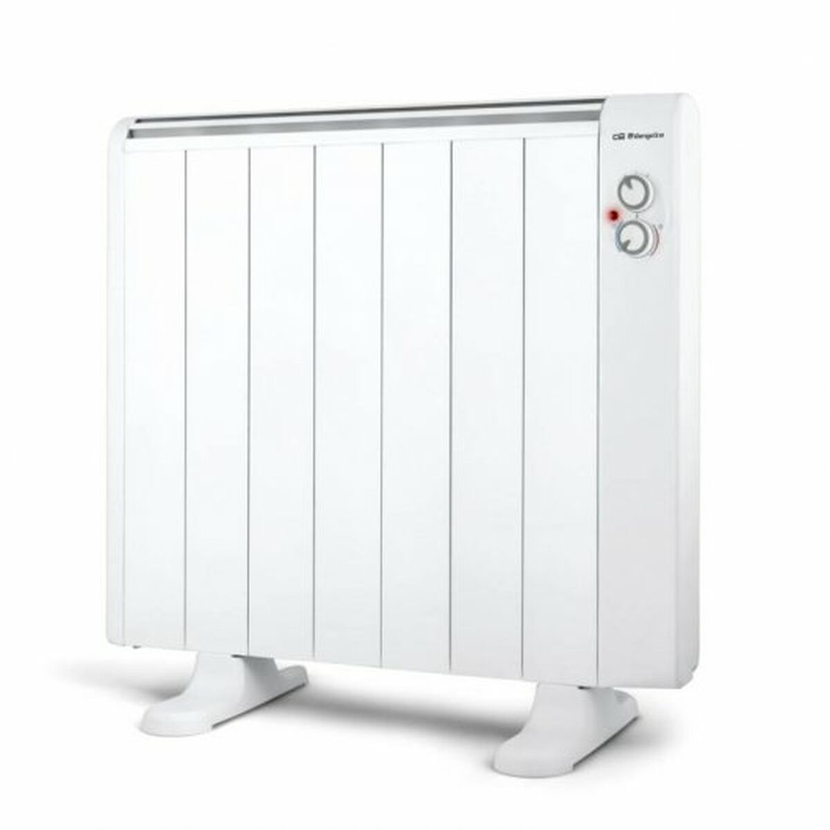 Un termosifone elettrico bianco con barre verticali e manopole di controllo su sfondo bianco.