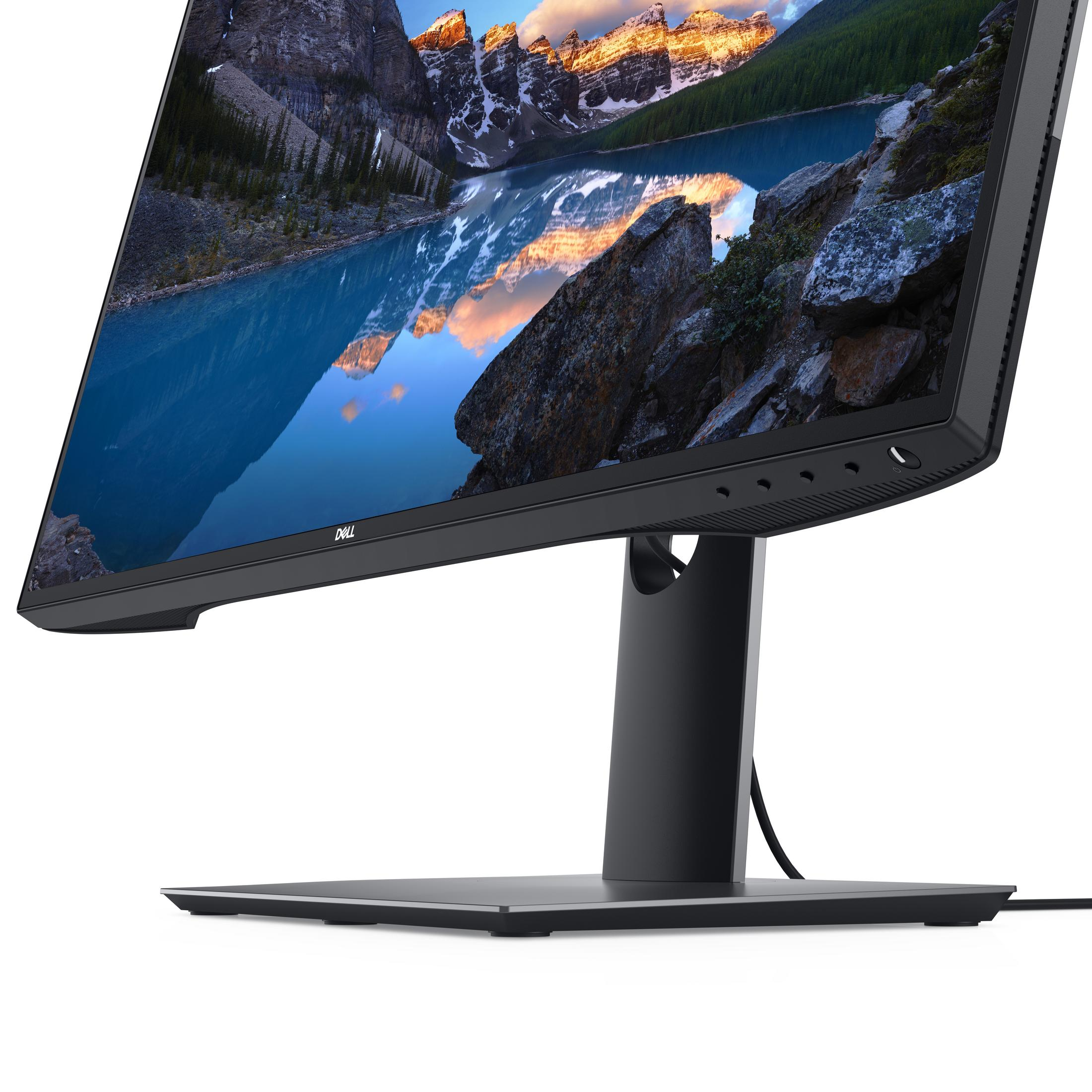 Schwarzer Computermonitor auf einem schwarzen Ständer. Der Bildschirm zeigt eine Bergseeszene. Weißer Hintergrund.