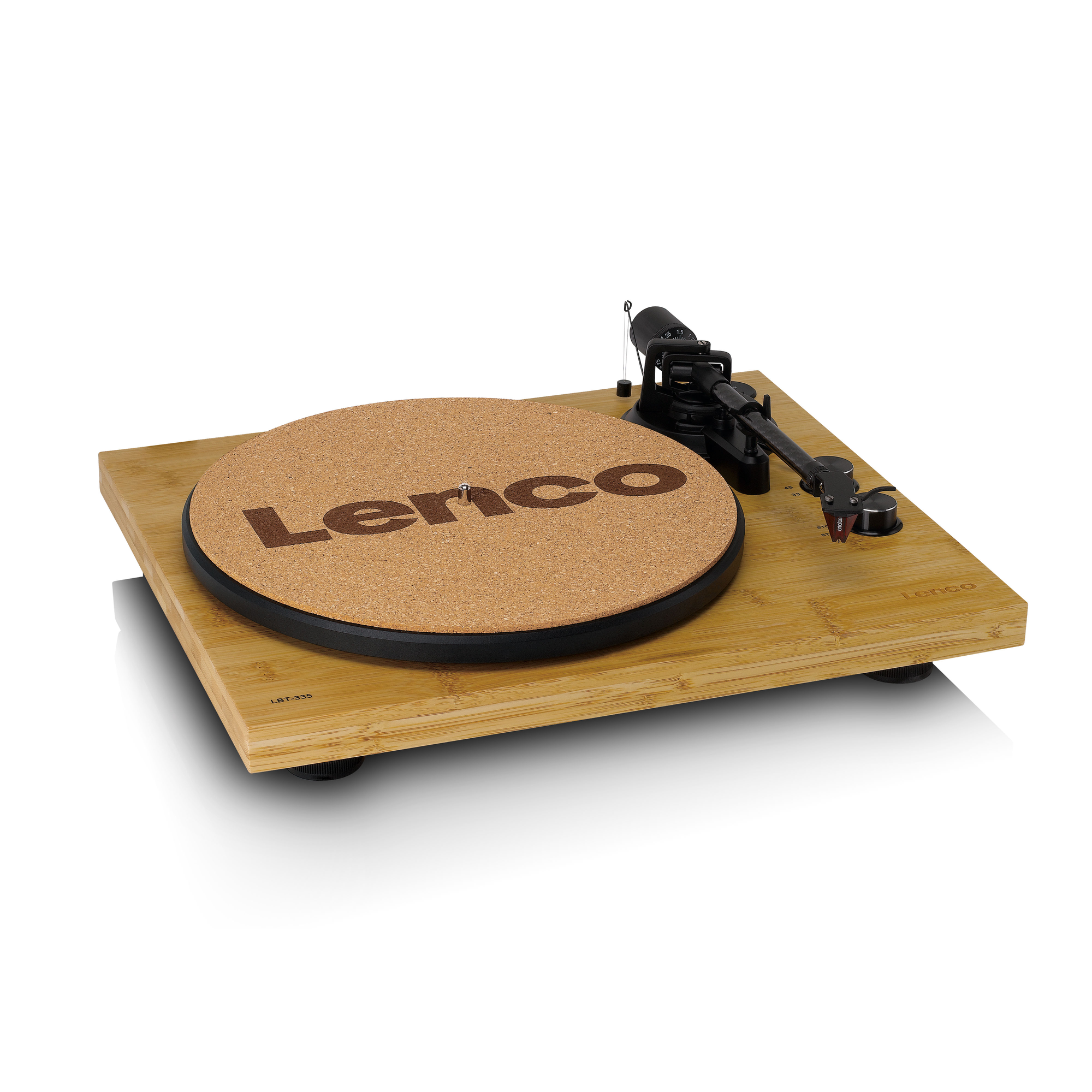Een houten platenspeler met de merknaam Lenco op de plaat gedrukt.