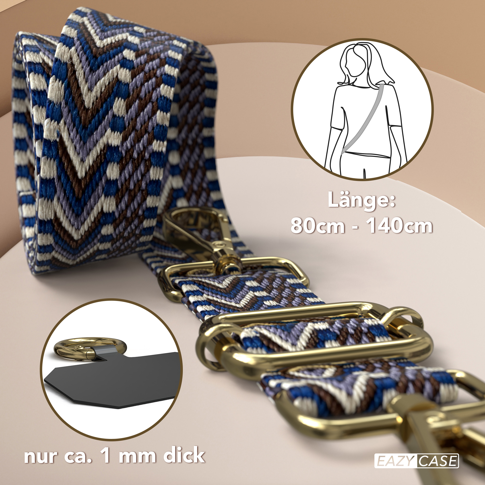 Ein blau-weiß gemusterter Handystrap mit goldener Hardware. Weißer Hintergrund.