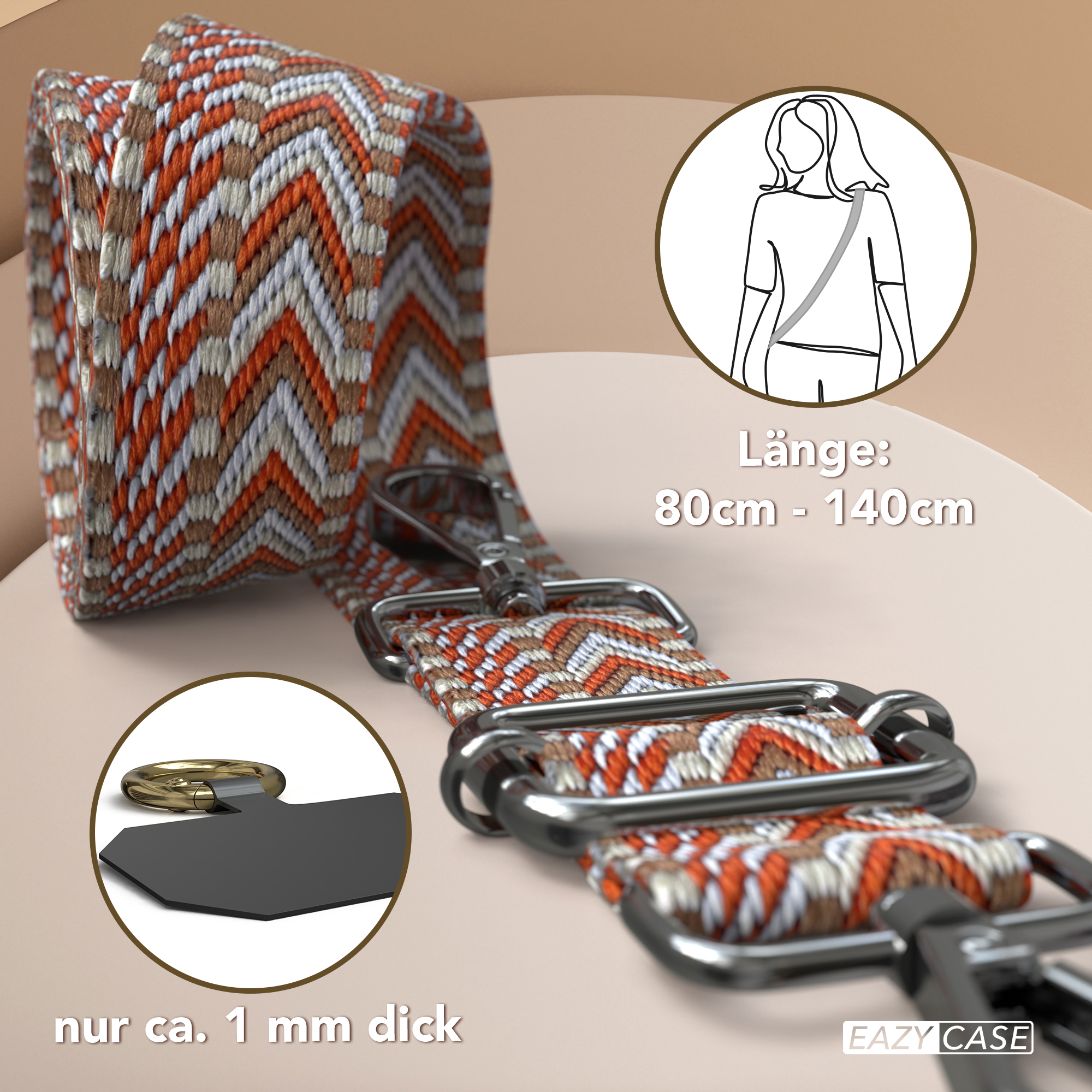 Ein farbenfroher Trageriemen mit silbernen Metallverschlüssen. Der Riemen ist mit orangefarbenen, braunen und weißen Zickzackmustern versehen.