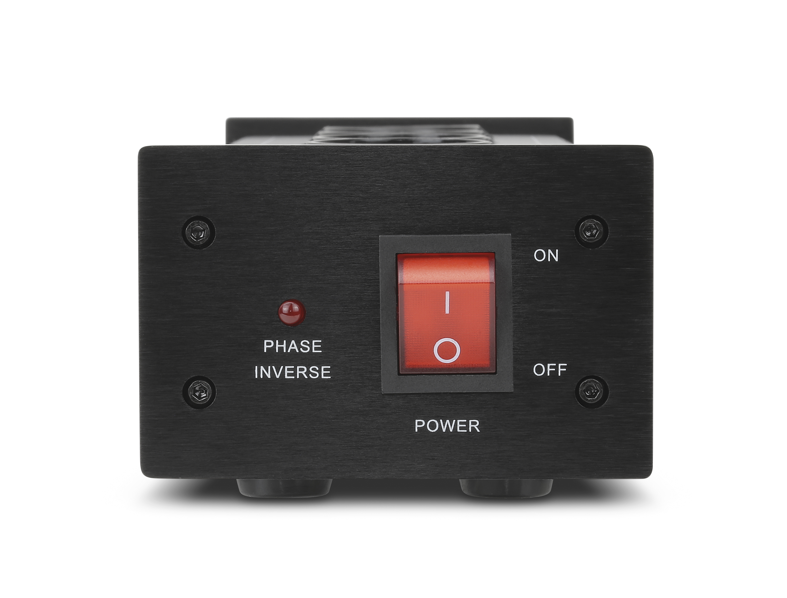 Schwarzes Audiogerät mit rotem Netzschalter und Phaseninvertierungsoption. Weißer Hintergrund.