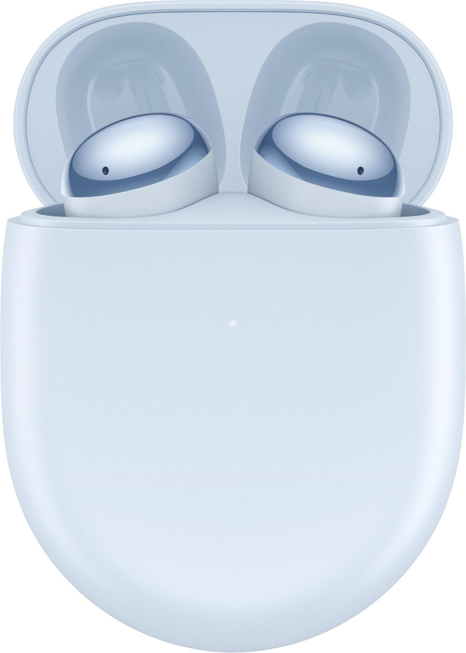 Jasnoniebieskie etui na słuchawki z dwoma srebrnymi słuchawkami w środku, otwarte i pionowe.