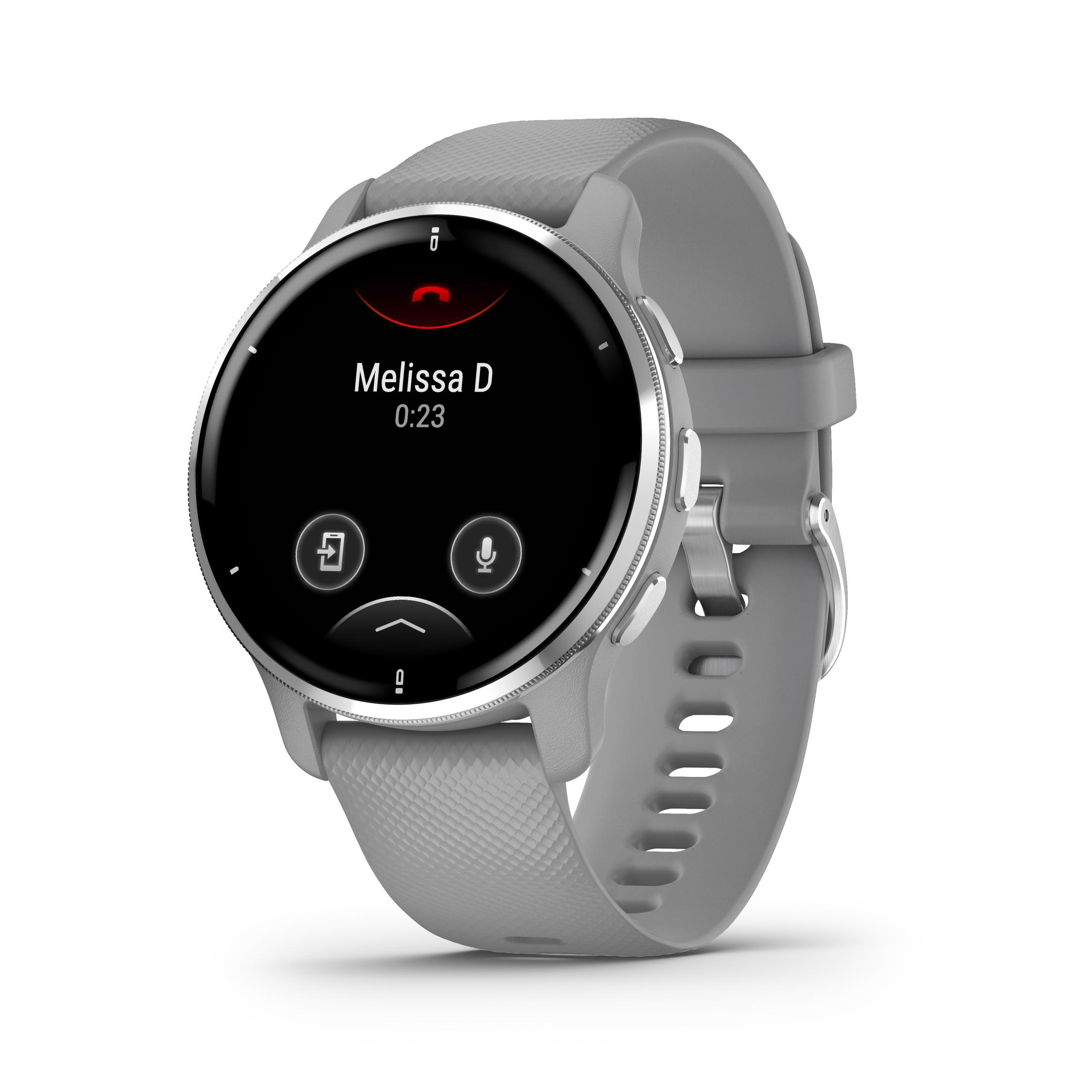 Eine graue Smartwatch mit rundem Zifferblatt, die einen Anruf von Melissa D anzeigt.