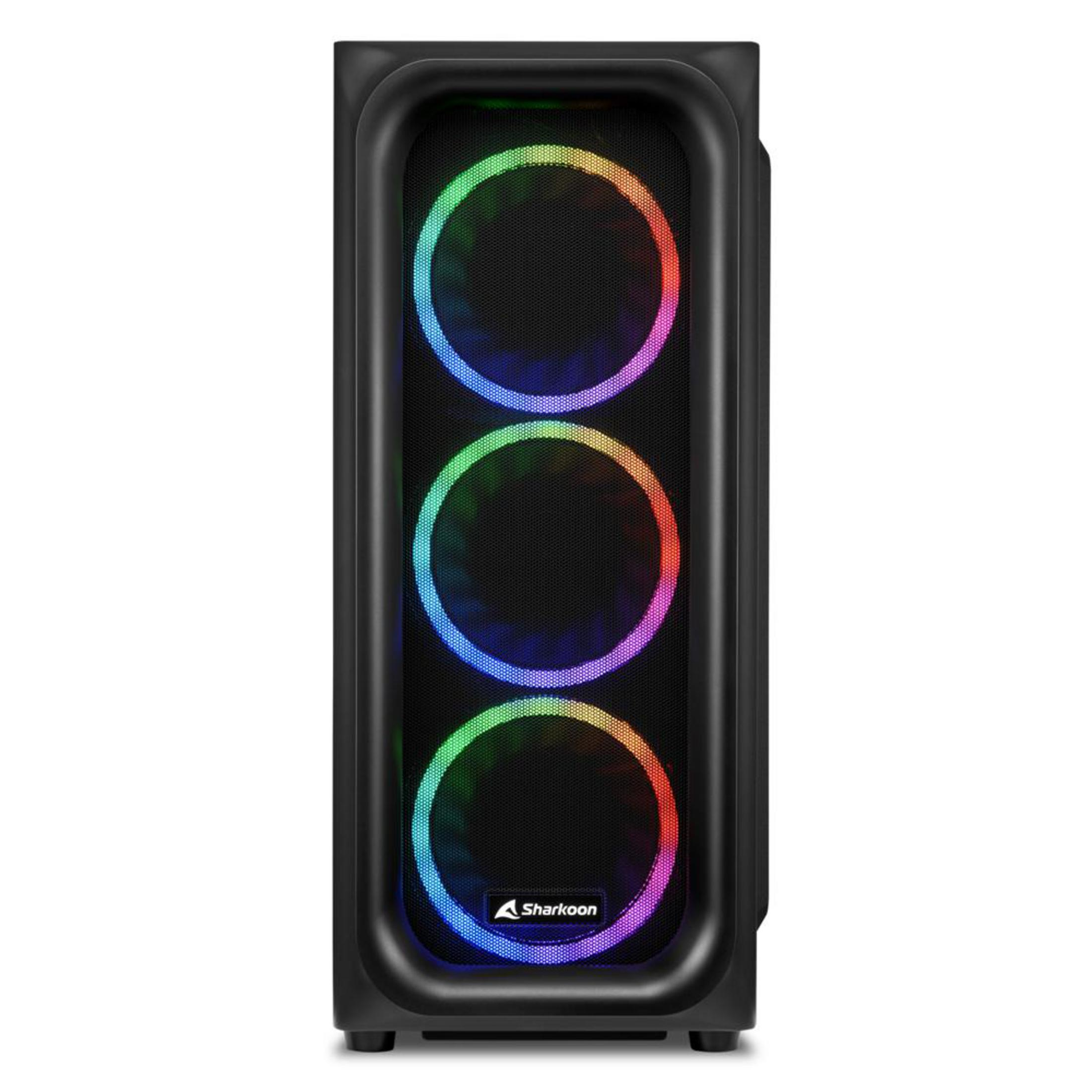 Czarna obudowa PC z trzema podświetlanymi wentylatorami RGB w siatce.