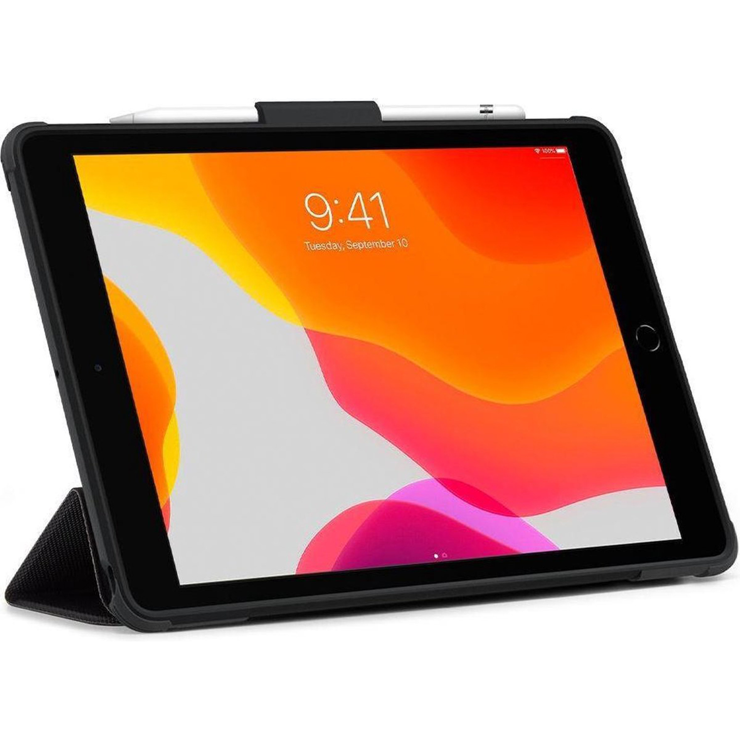 Ein iPad in einer schwarzen Hülle, das einen orange-weißen Bildschirm zeigt, und ein Stift.