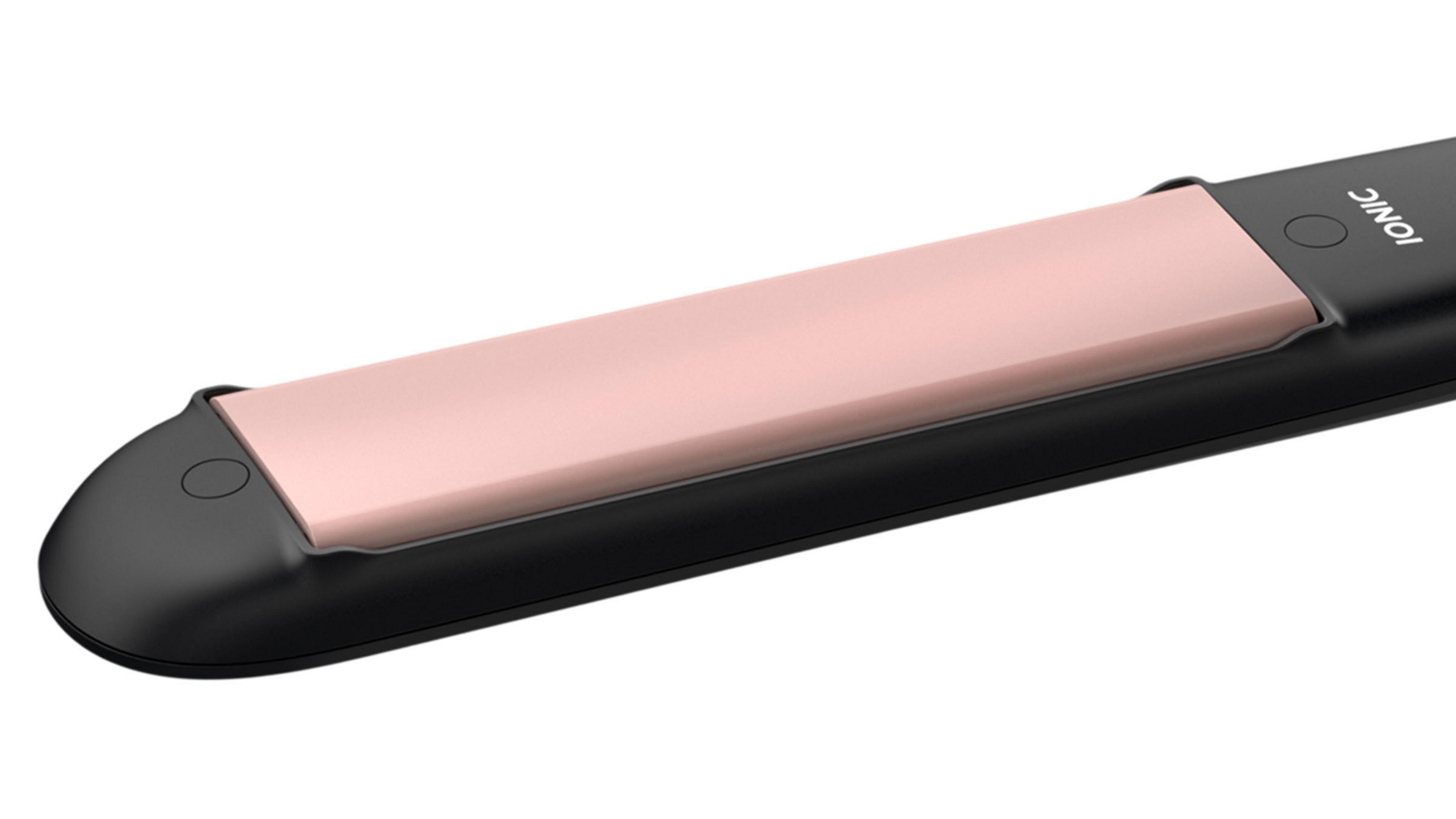 Zbliżenie czarnej i różowo-złotej prostownicy. Prostownica znajduje się na białym tle.