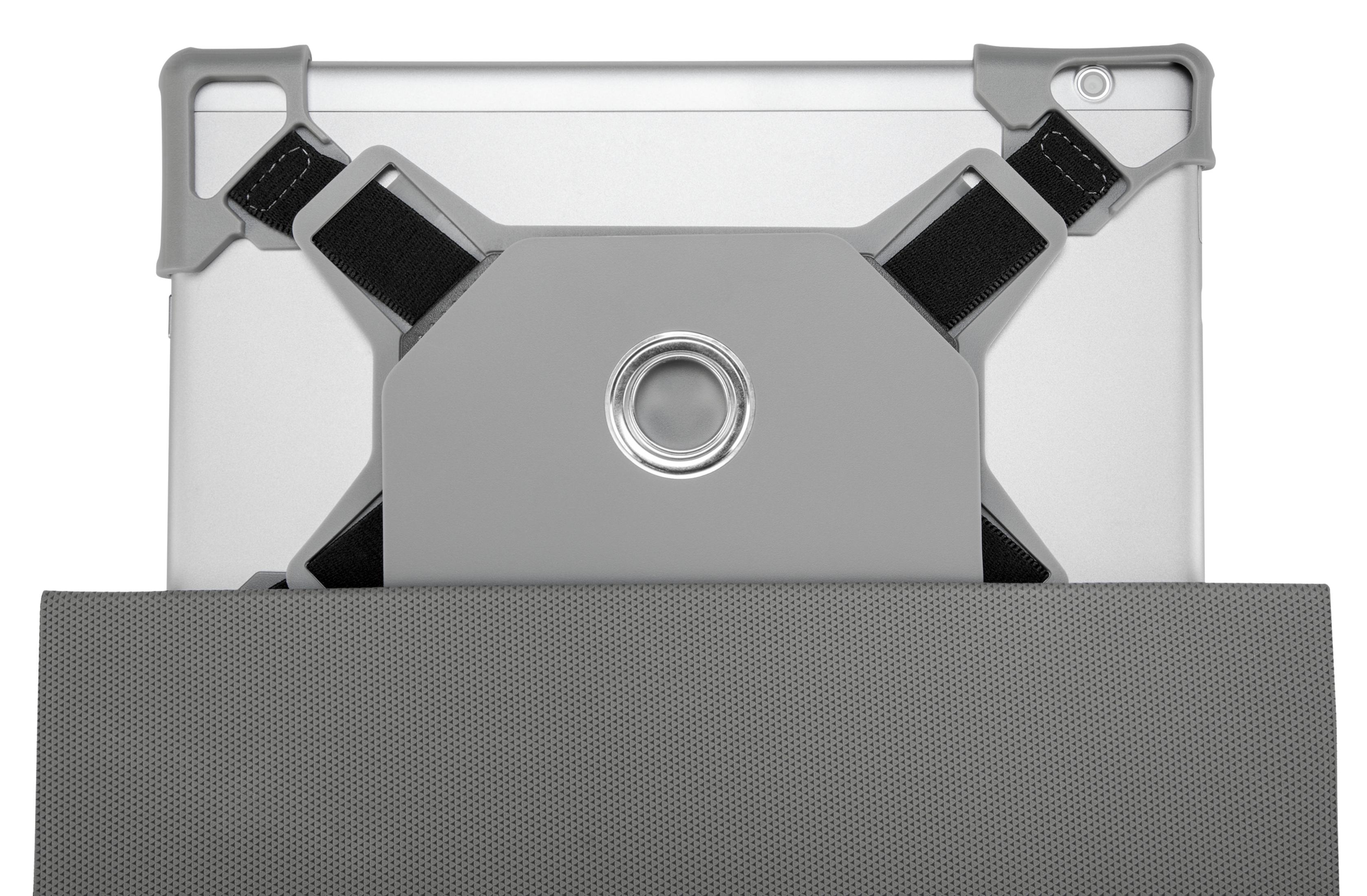 Tablet in grauem Halter mit Riemen gesichert. Graue Oberfläche, weißer Hintergrund.