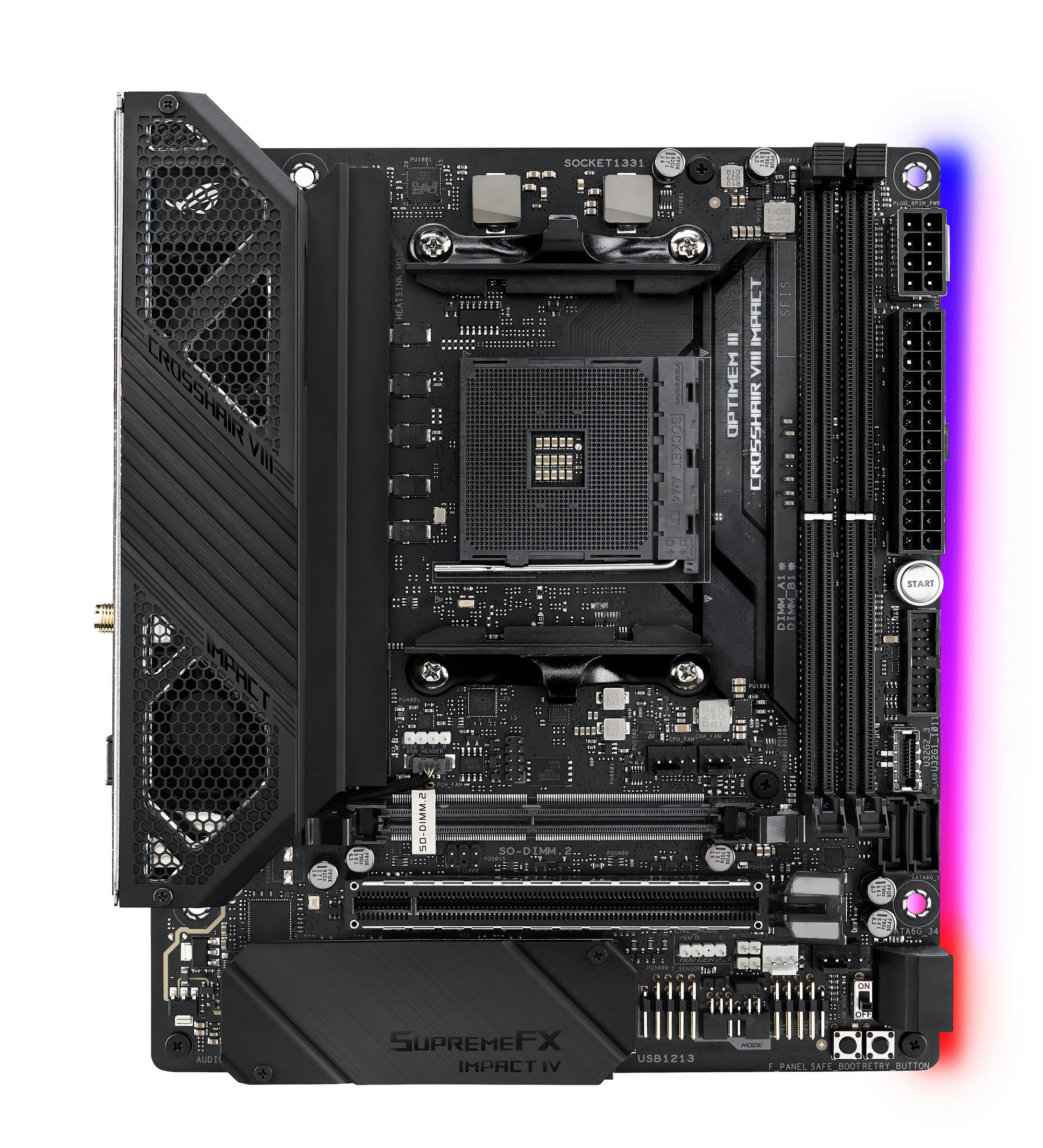 Ein Computer-Motherboard mit vielen Komponenten. Es liegt auf einer weißen Oberfläche.