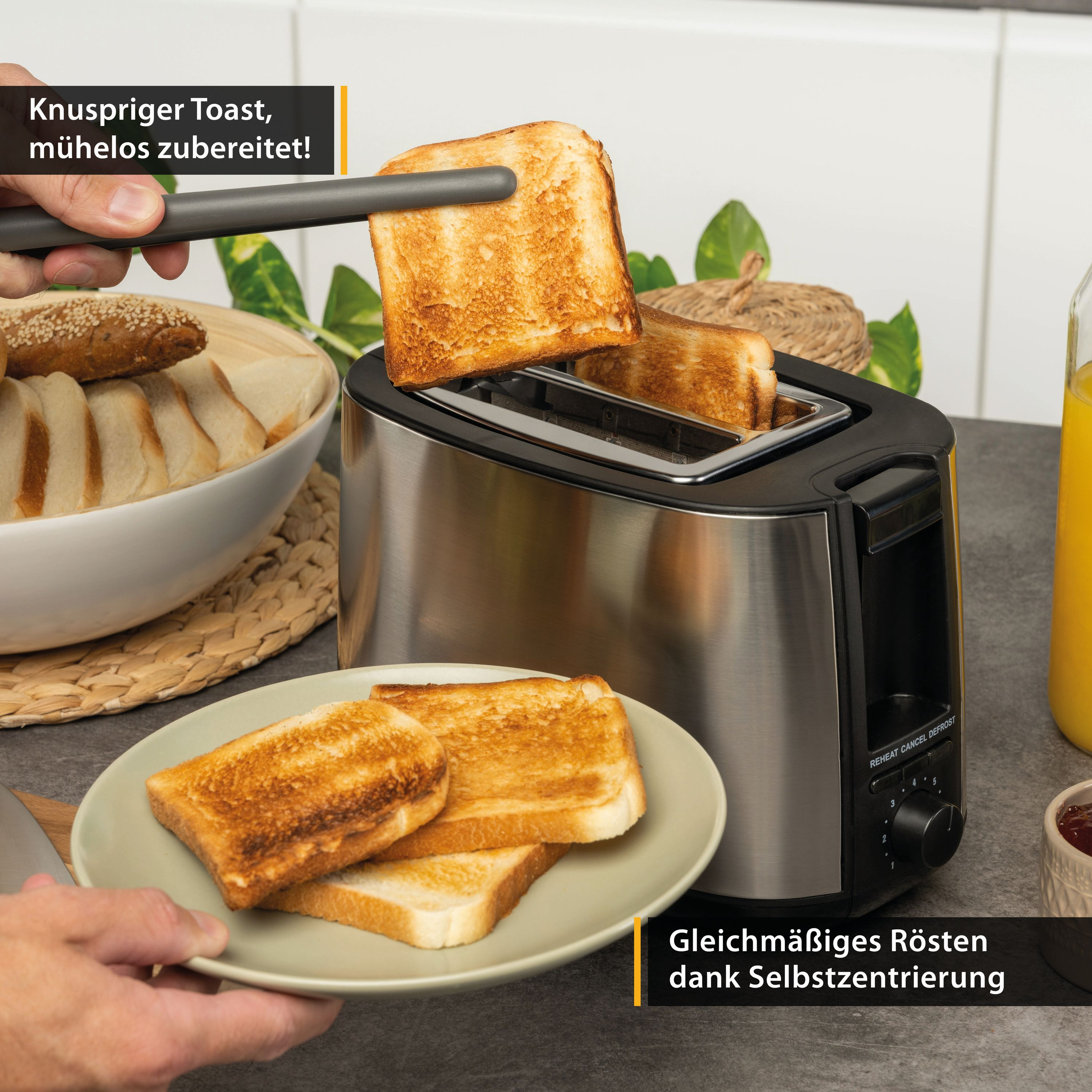 Toaster mit entnommenem Toast. Toastteller im Vordergrund. Text oben und unten.