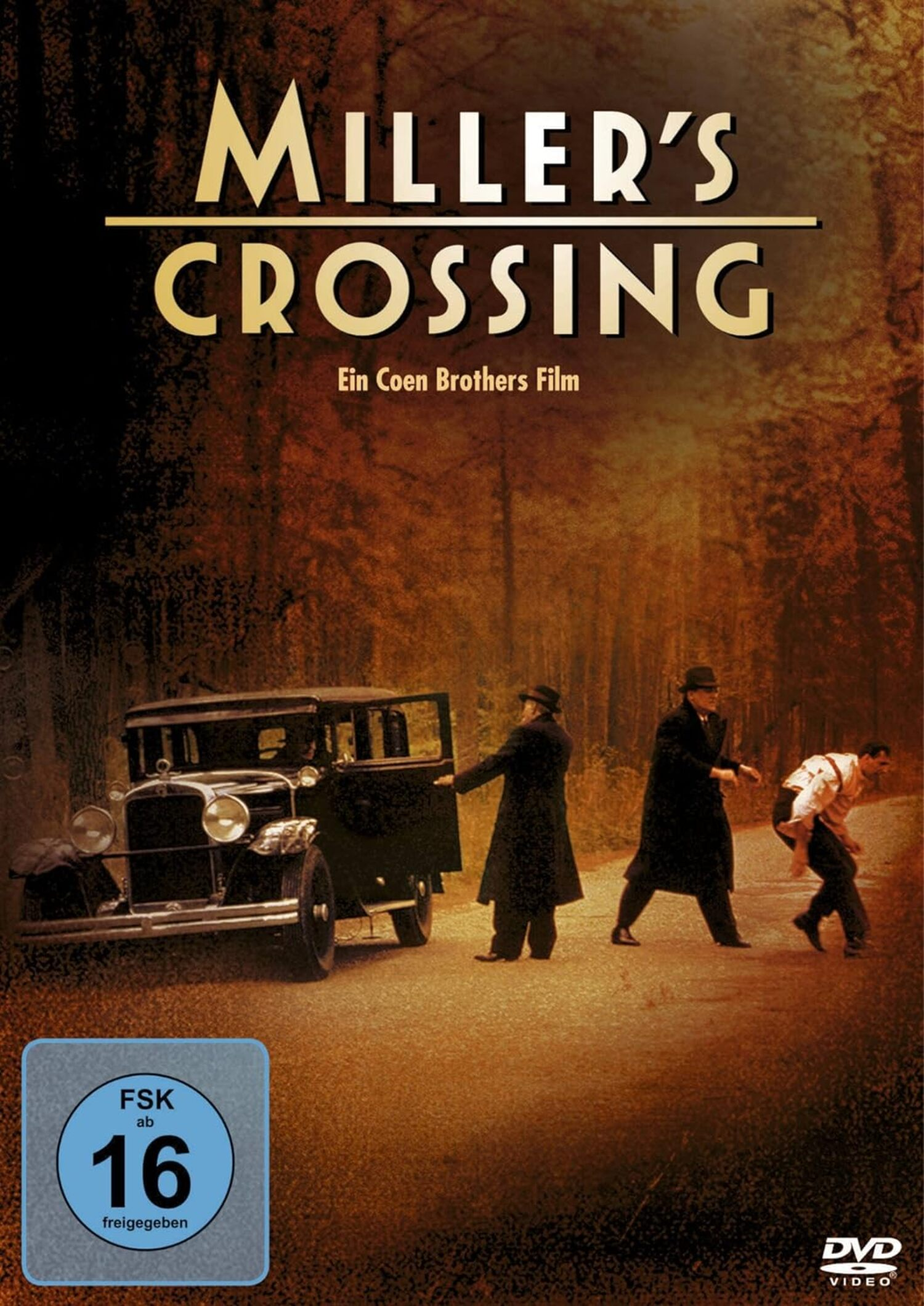 DVD-Cover des Films 'Miller's Crossing'. Es zeigt ein Auto und Männer in Anzügen.