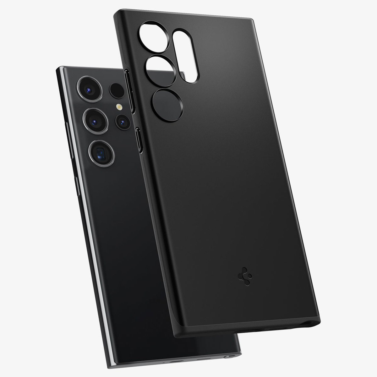 Twee zwarte telefoonhoesjes, één op een telefoon, de ander ernaast. Witte achtergrond.