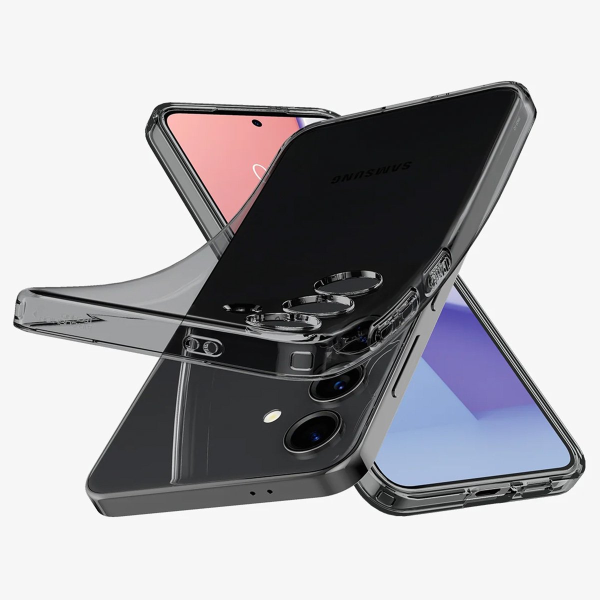 Zwarte telefoon in een doorzichtige hoes. Twee andere telefoons erachter. Witte achtergrond.
