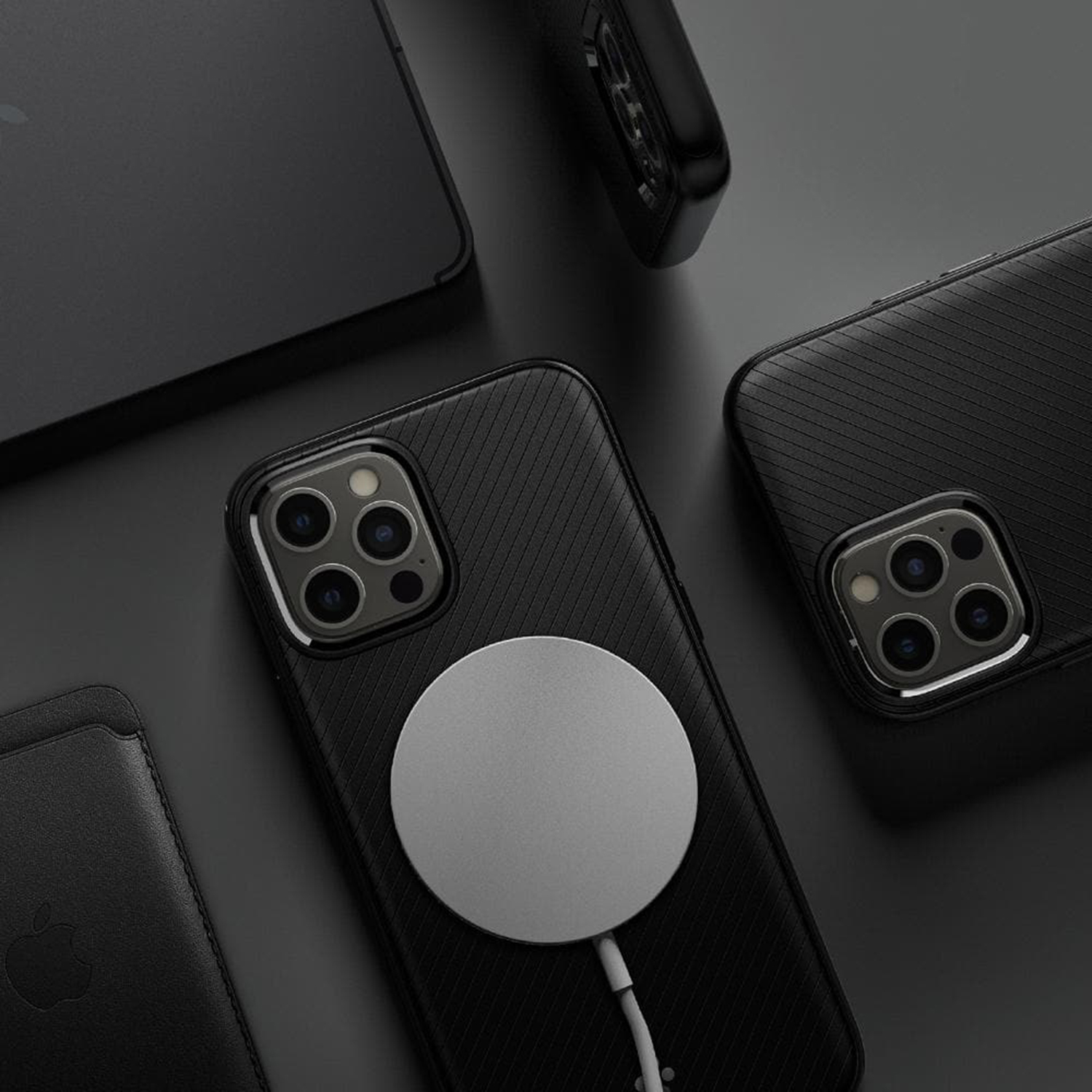 Etui na telefon komórkowy SPIGEN Mag Armor Czarny
