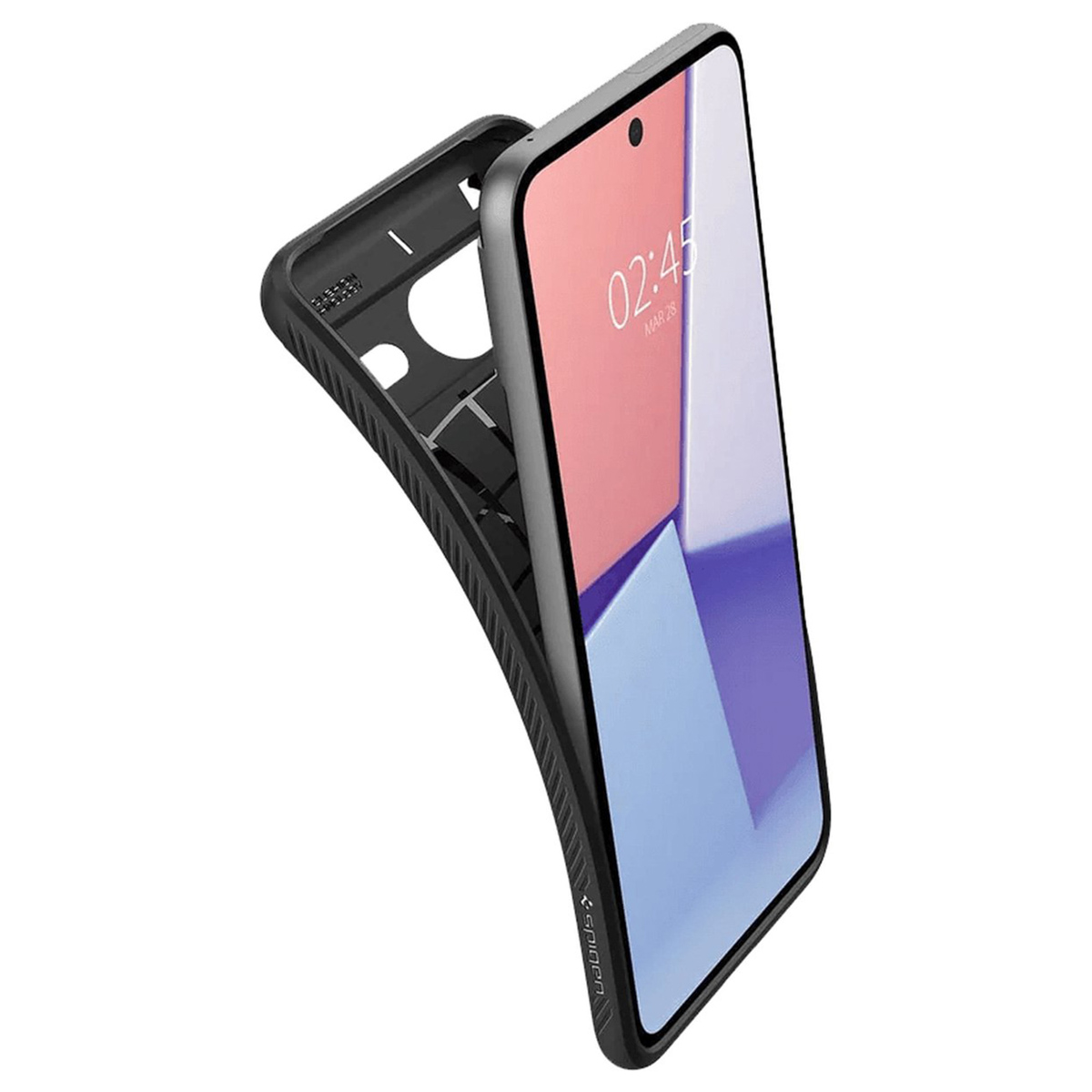 Telefono nero con custodia. Ora e data sul display. Sfondo bianco.