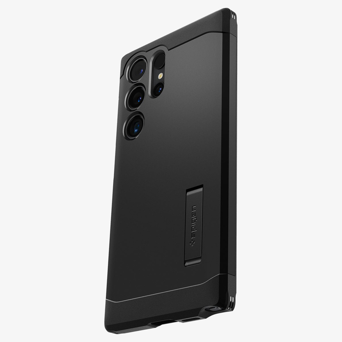 Zwarte telefoonhoes met een Spigen-logo in een diagonale hoek, zwarte achtergrond.