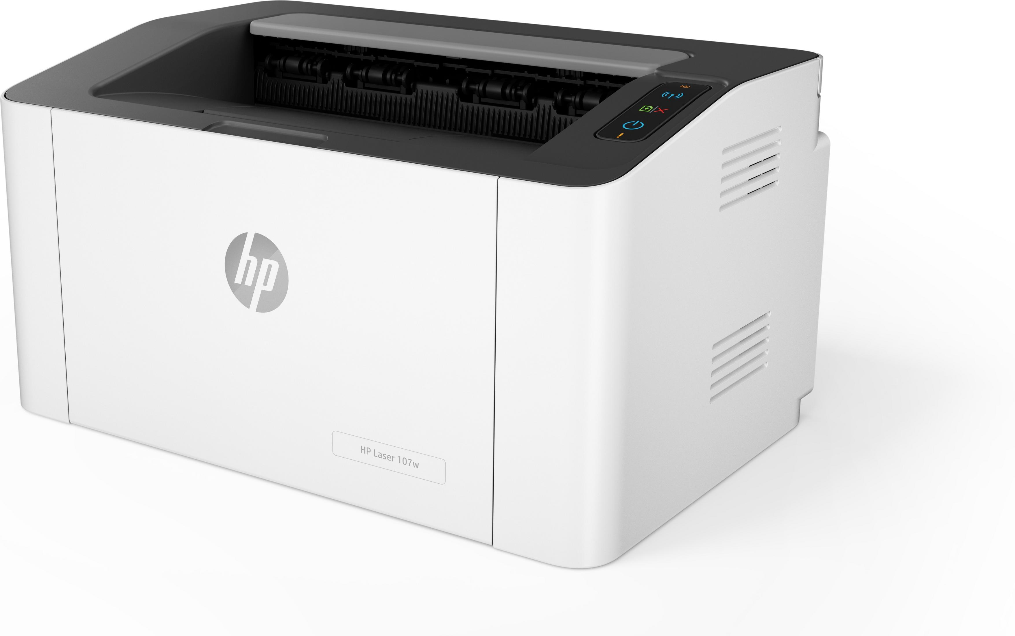 Stampante HP Laser 107w bianca e nera. La stampante è su una superficie bianca.