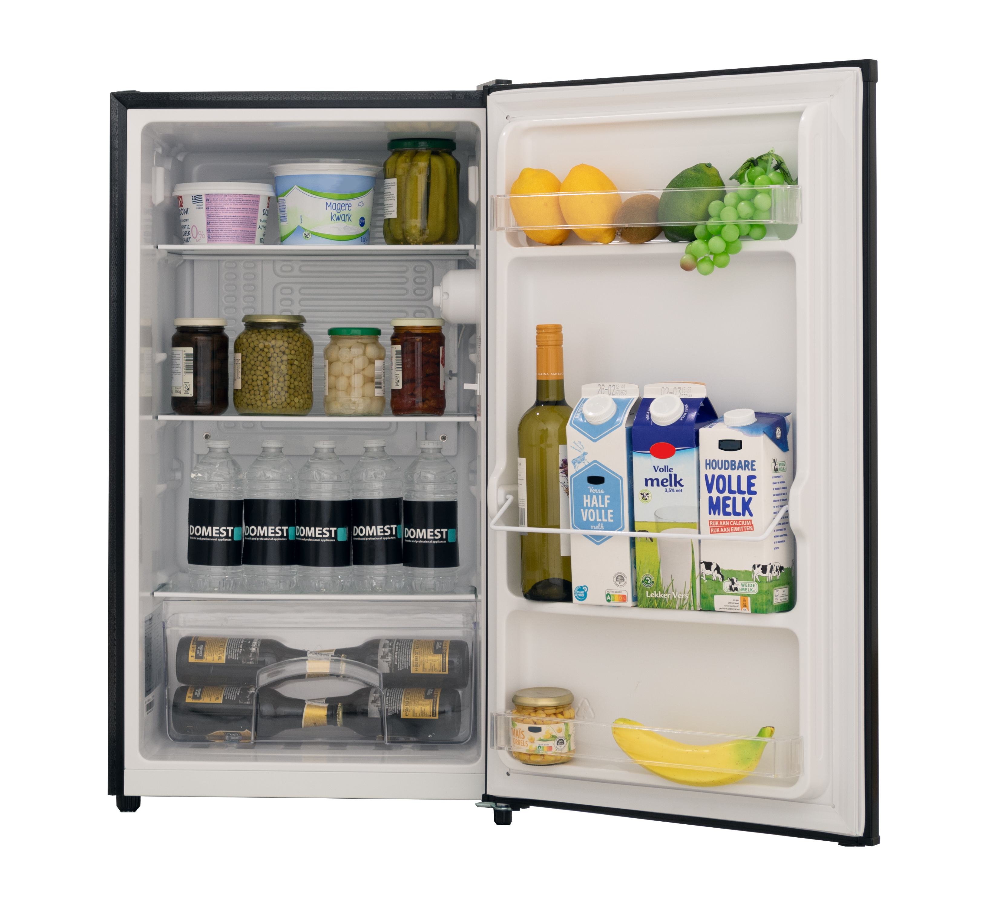 Un mini-réfrigérateur avec la porte ouverte, montrant divers aliments et boissons.