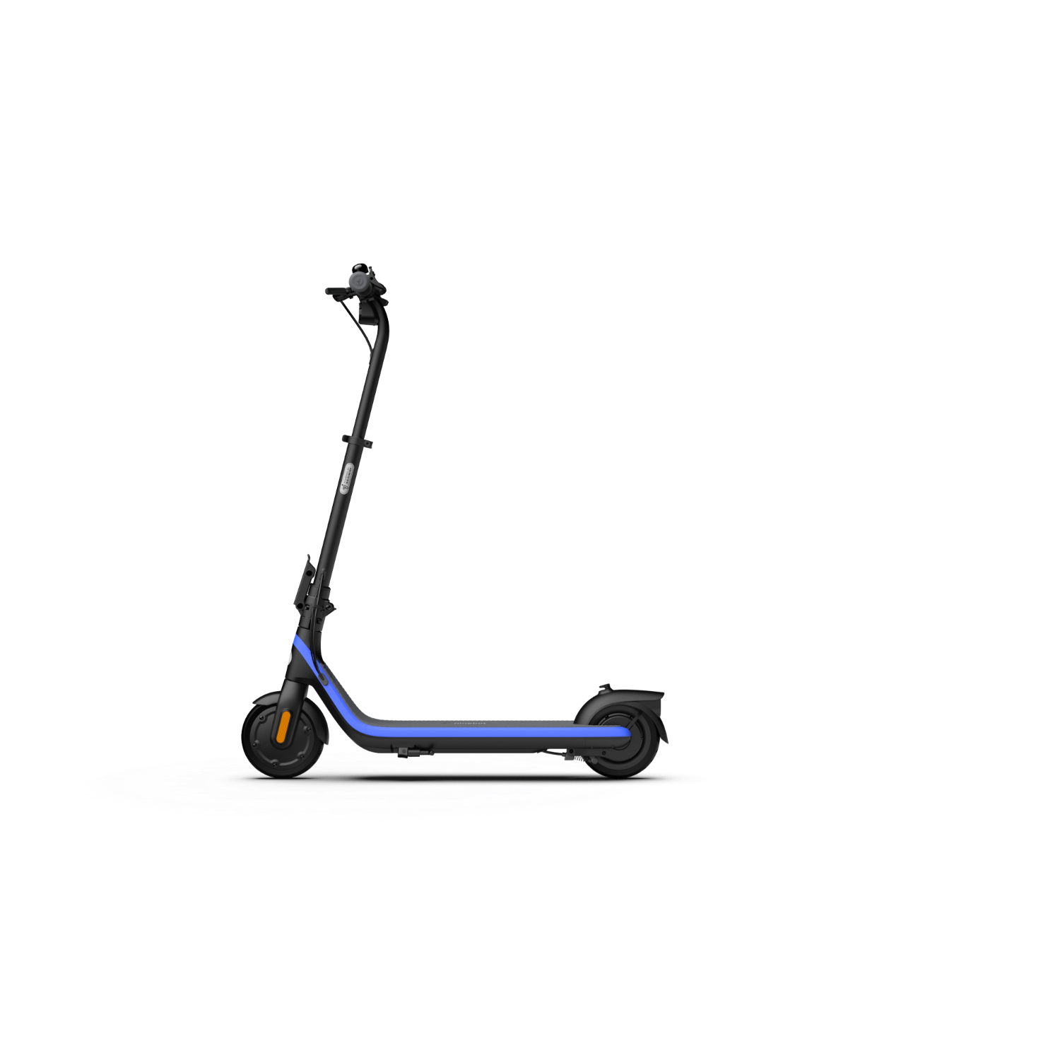 Trottinette électrique noire et bleue sur une surface blanche. Fond noir.