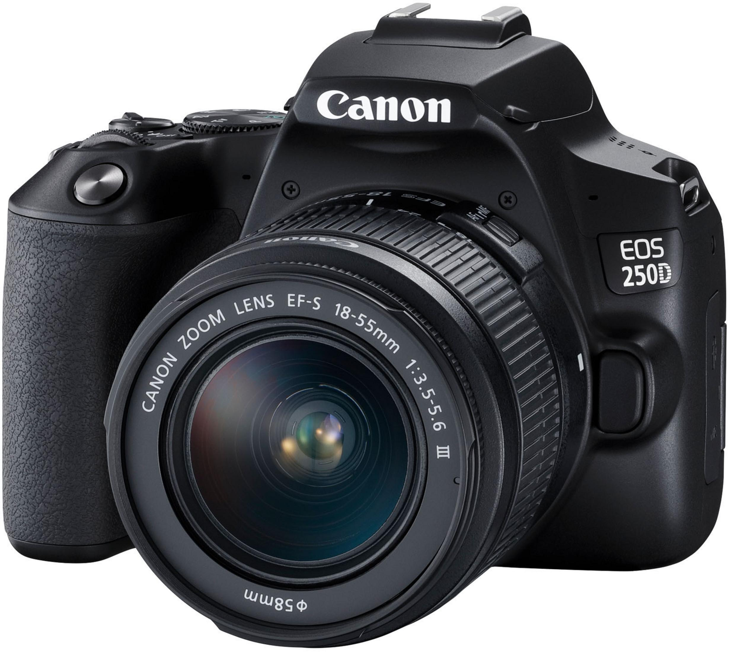 Una fotocamera Canon EOS 250D nera con obiettivo zoom su sfondo bianco.