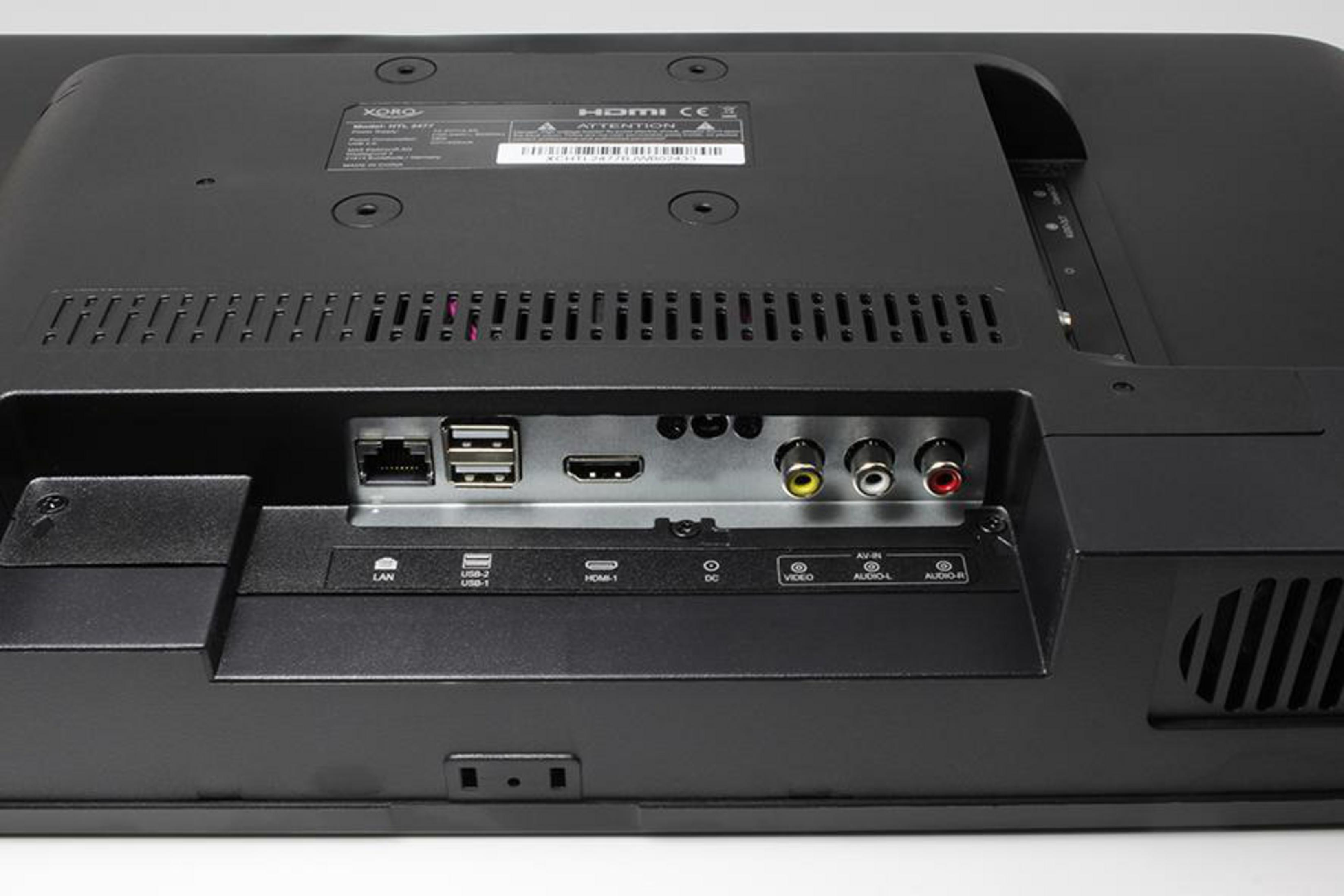 Tył czarnego telewizora z portami LAN, USB, HDMI, AV i wejściem/wyjściem audio.