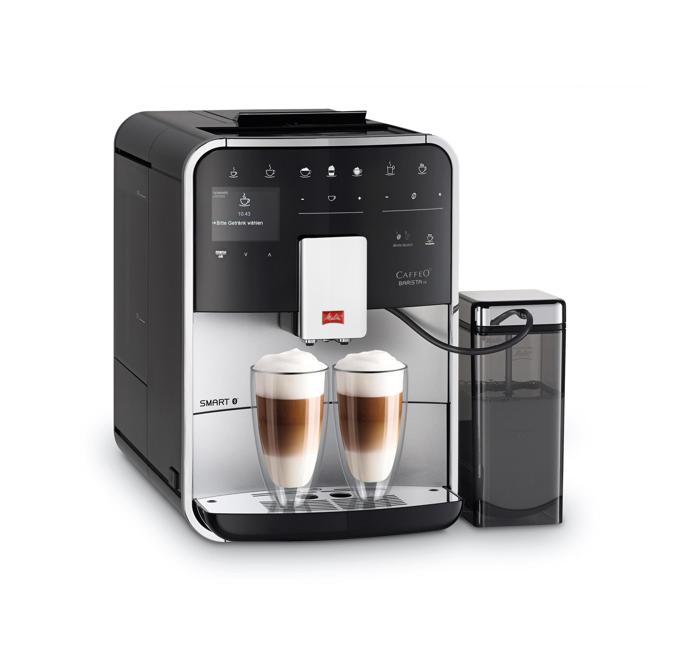 Schwarz-silberne Kaffeemaschine mit zwei Gläsern, Milchschaum und Wassertank.