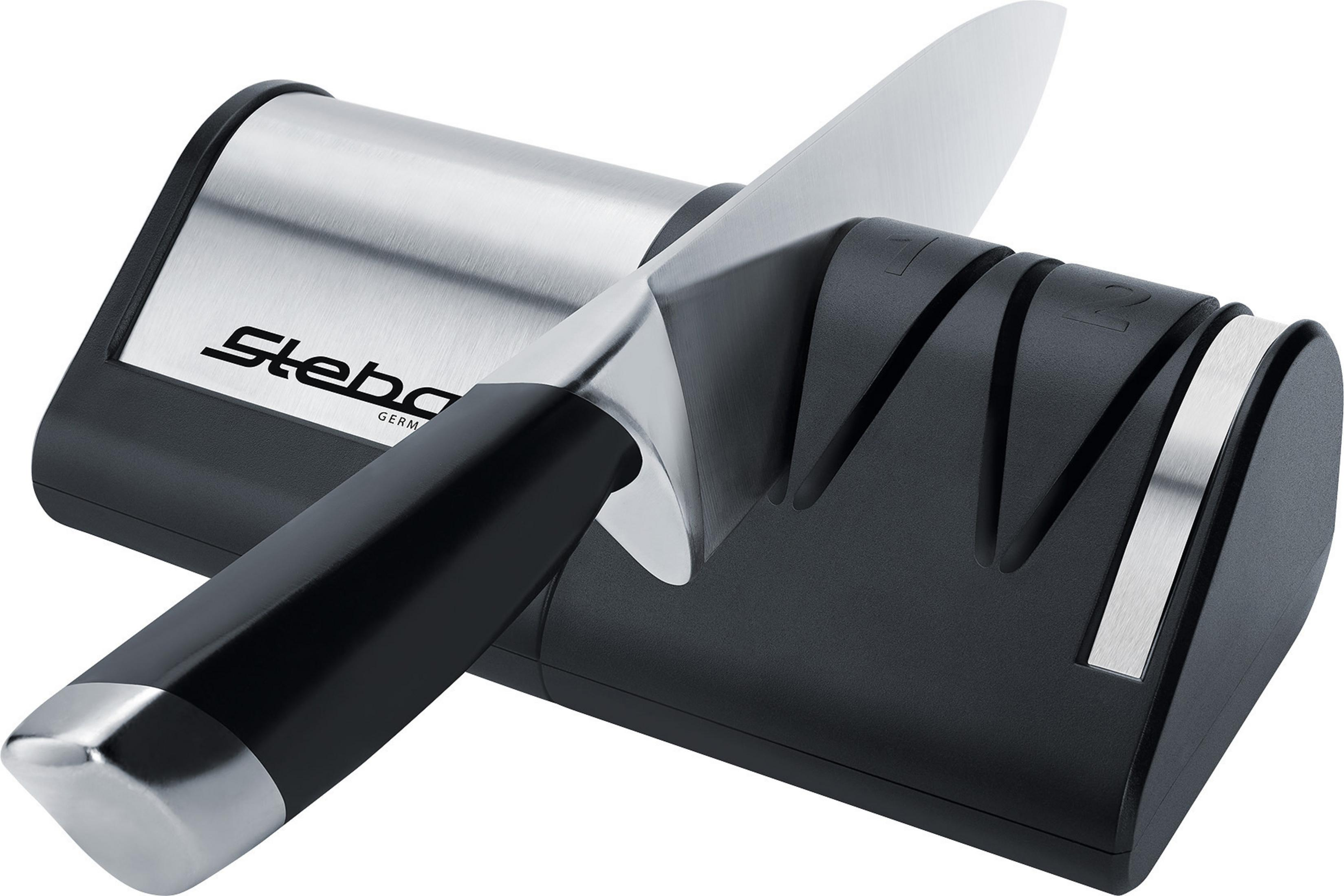 Ein schwarzer und silberner Messerschärfer mit einem Messer darin. Schwarze und silberne Farben. Steba Germany Logo.