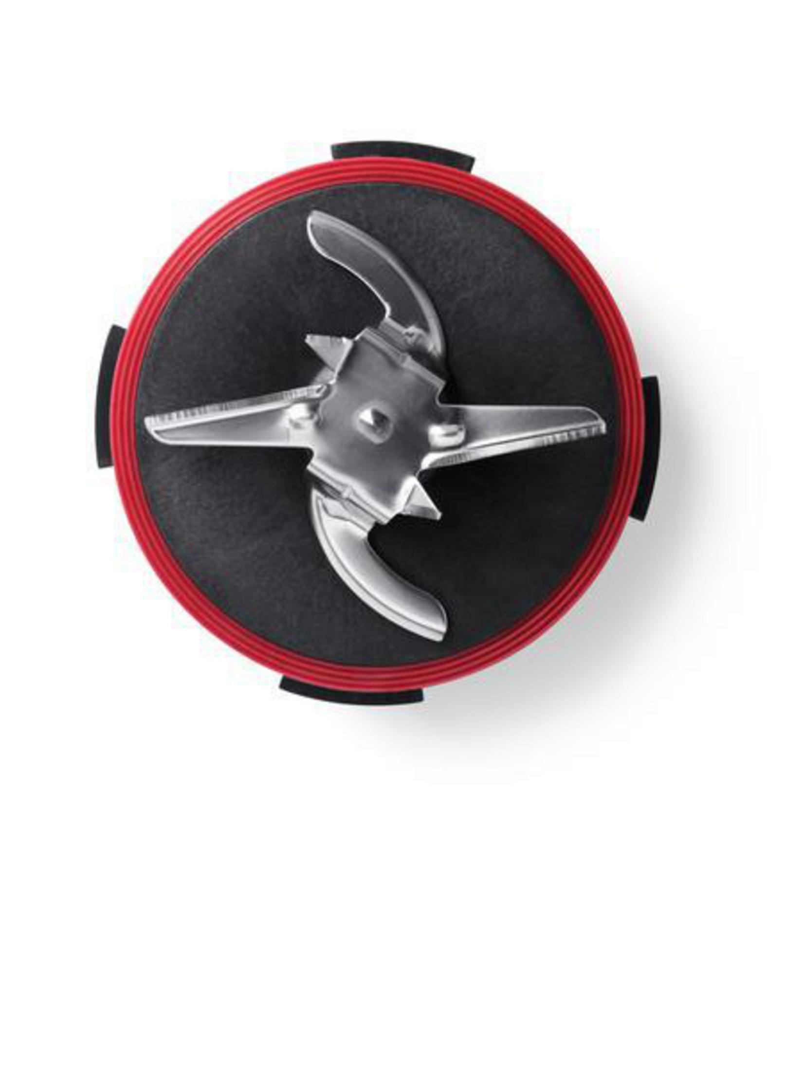 Zestaw ostrzy blendera ze srebrnymi ostrzami i czerwoną i czarną podstawą, strzał z góry, izolowany.