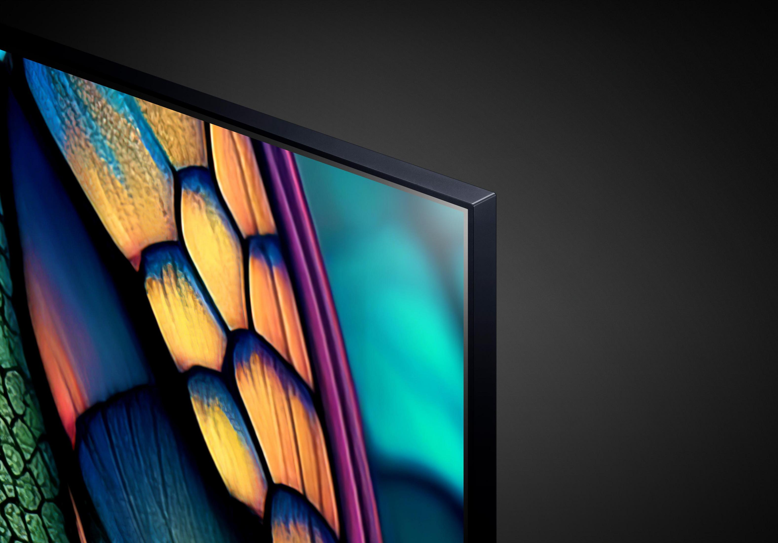 Zbliżenie rogu ekranu telewizora z kolorowymi wzorami.