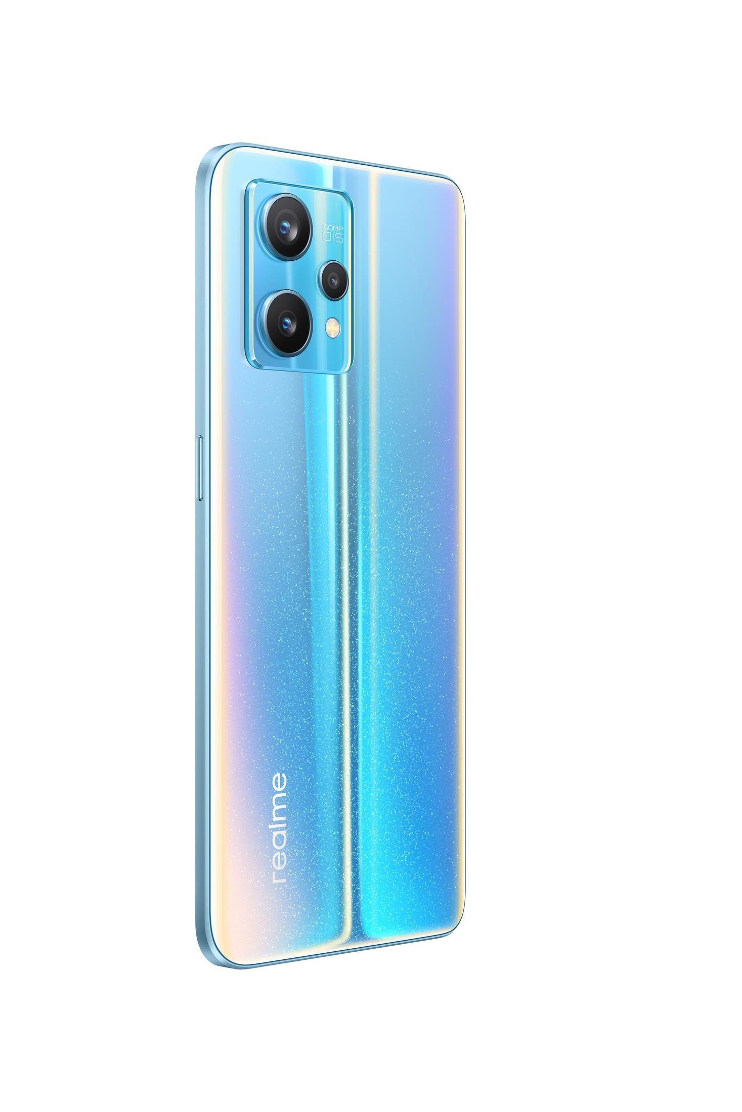 Ein blaues Telefon mit hellblauer Rückseite und 3 Kameras. Das Telefon ist isoliert.