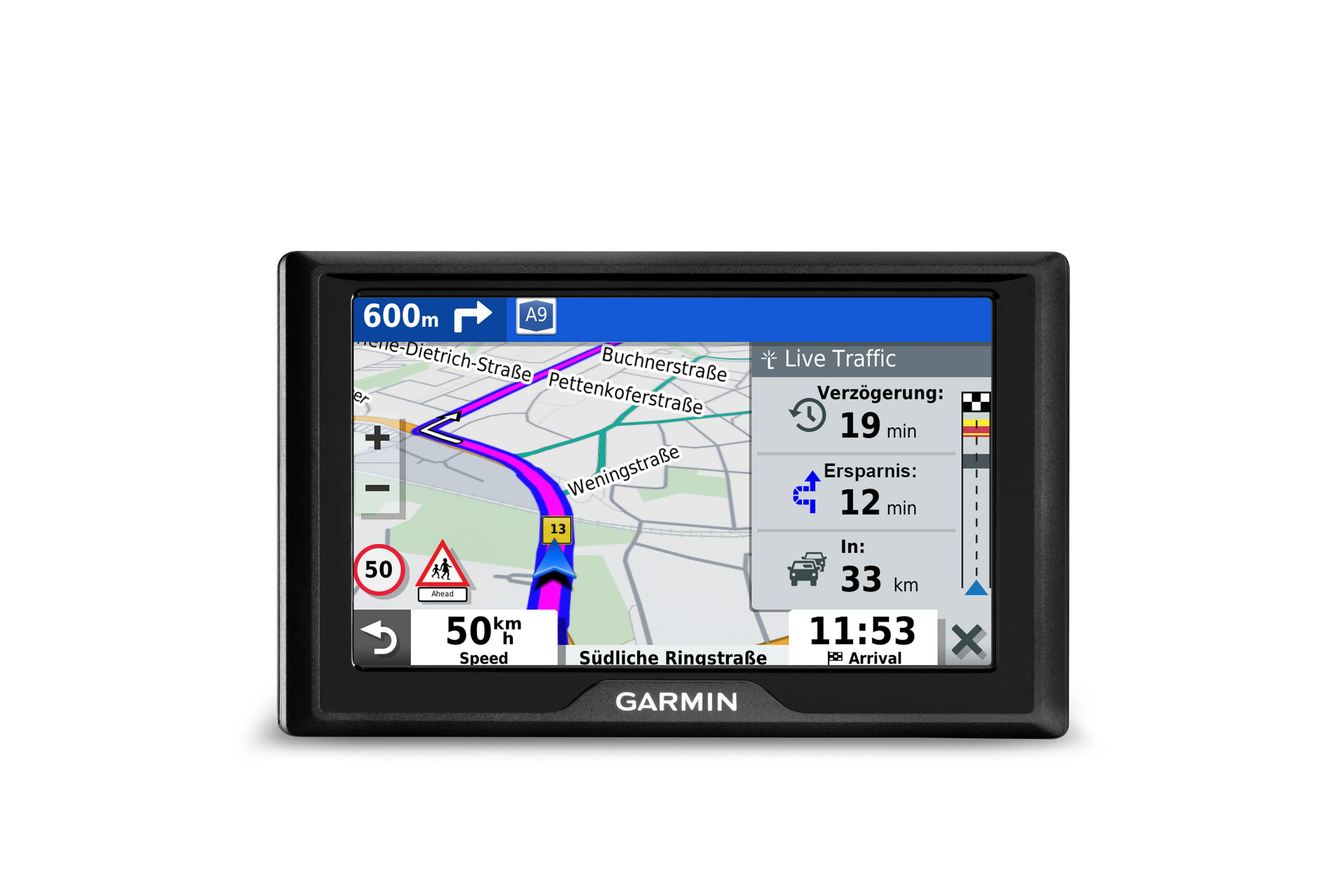 Dispositivo GPS Garmin negro que muestra un mapa e información de tráfico, con fondo blanco.