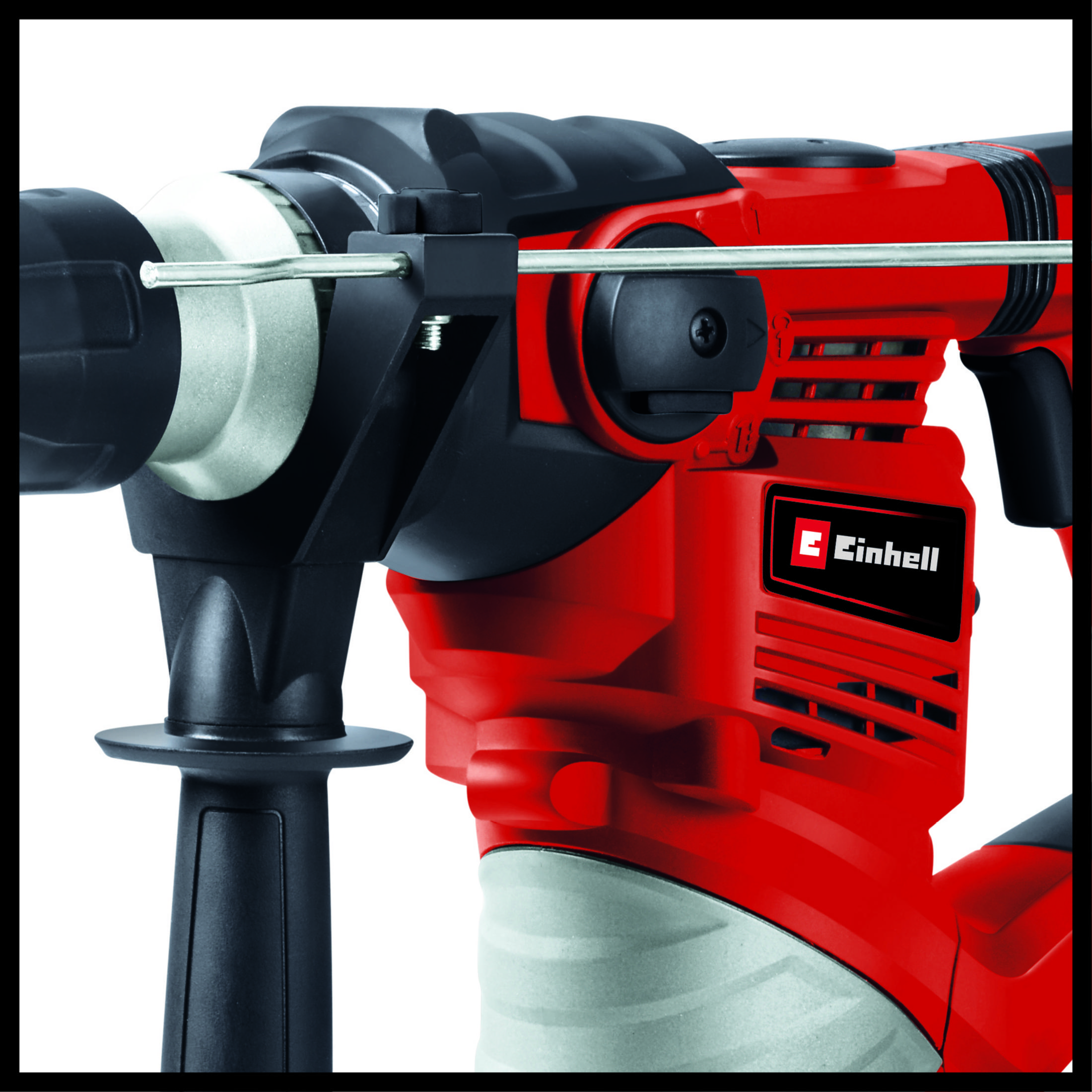 Taladro eléctrico rojo y negro. Se ve la marca 'Einhell'.