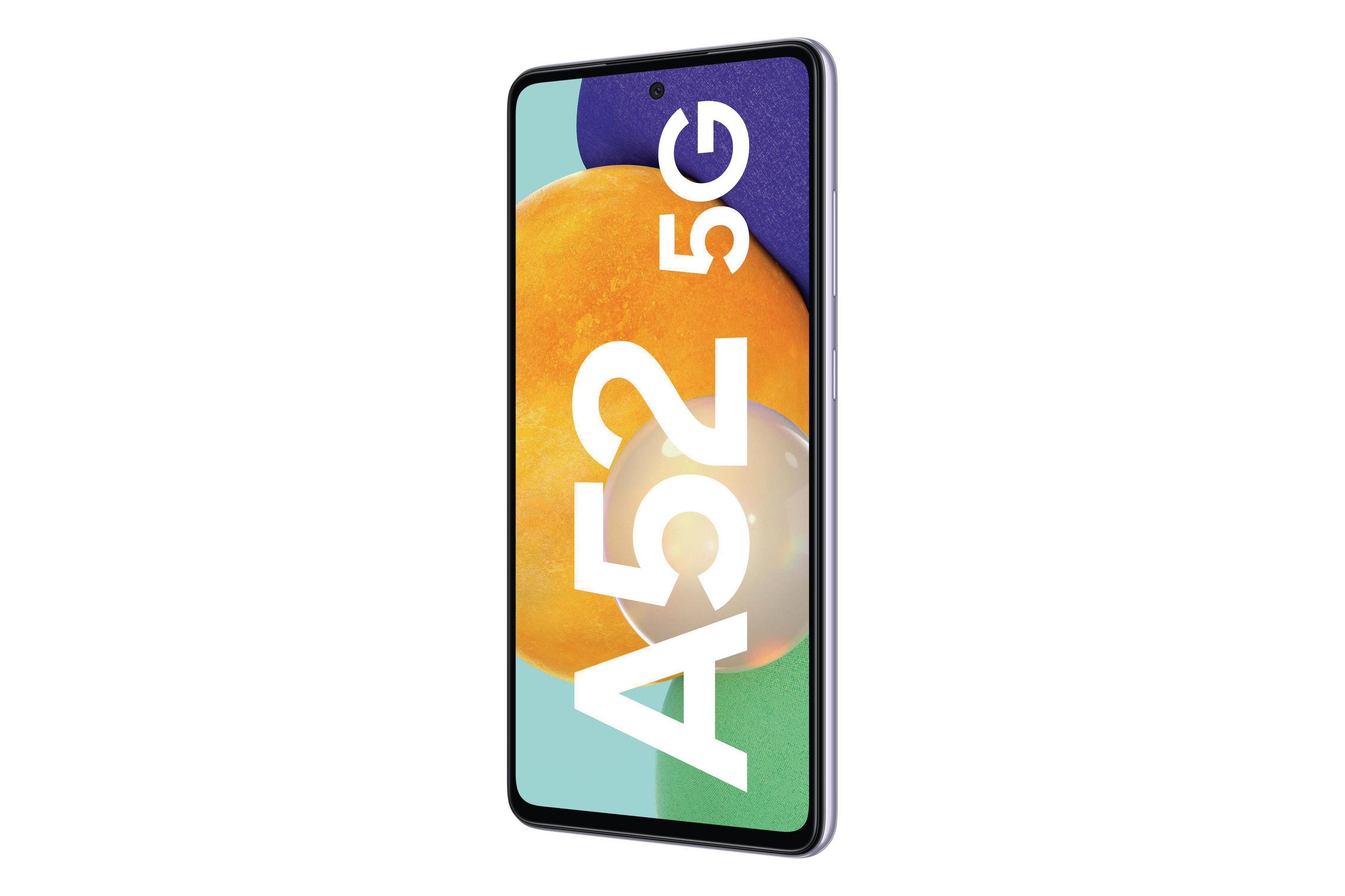 Telefon Samsung A52 5G na białym tle. Ekran telefonu wyświetla kolorową grafikę.