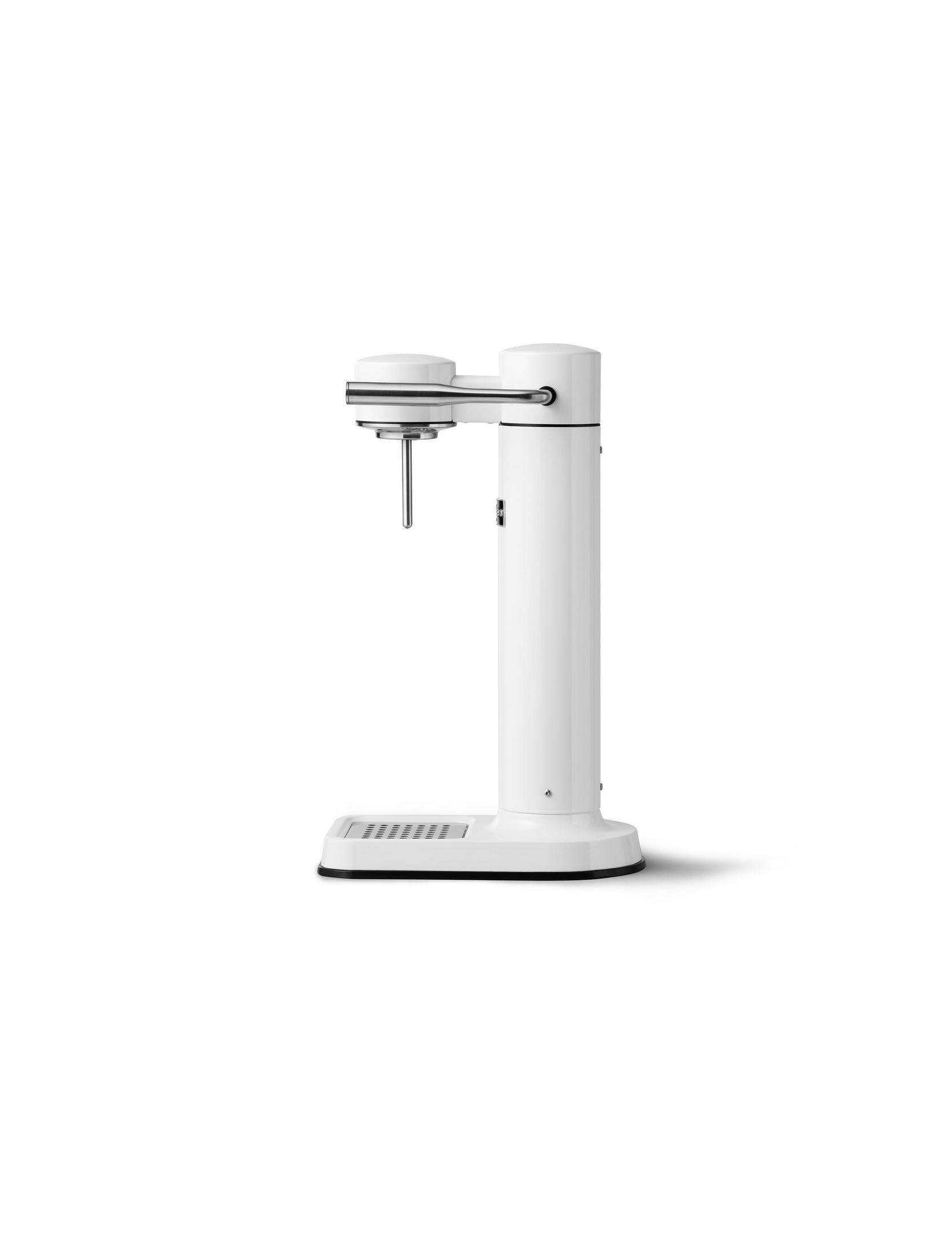 Biały saturator do napojów gazowanych. Na górze dozownik z długim, cienkim wylewem.