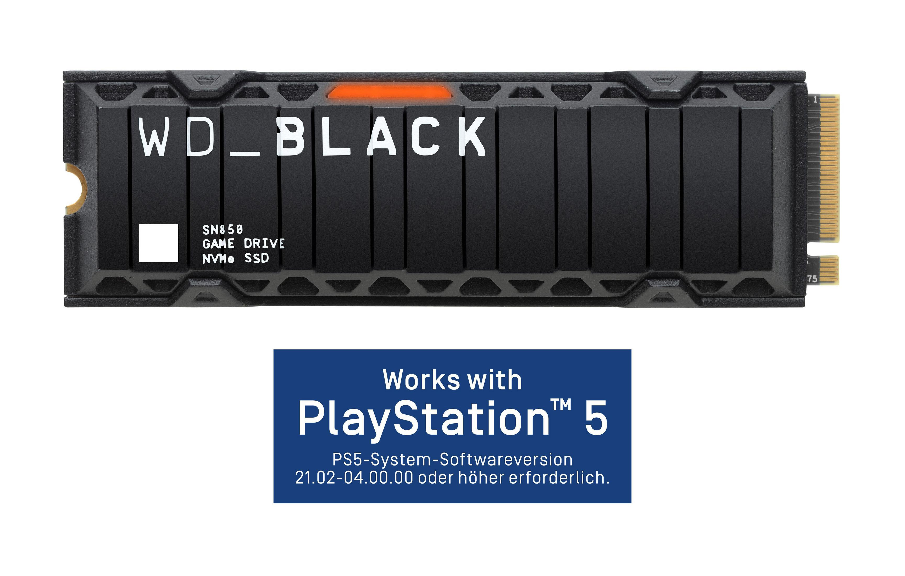 Schwarze WD_BLACK SN850 SSD mit weißem Text darauf. Ein blaues Etikett mit der Aufschrift 'Works with PlayStation 5'.