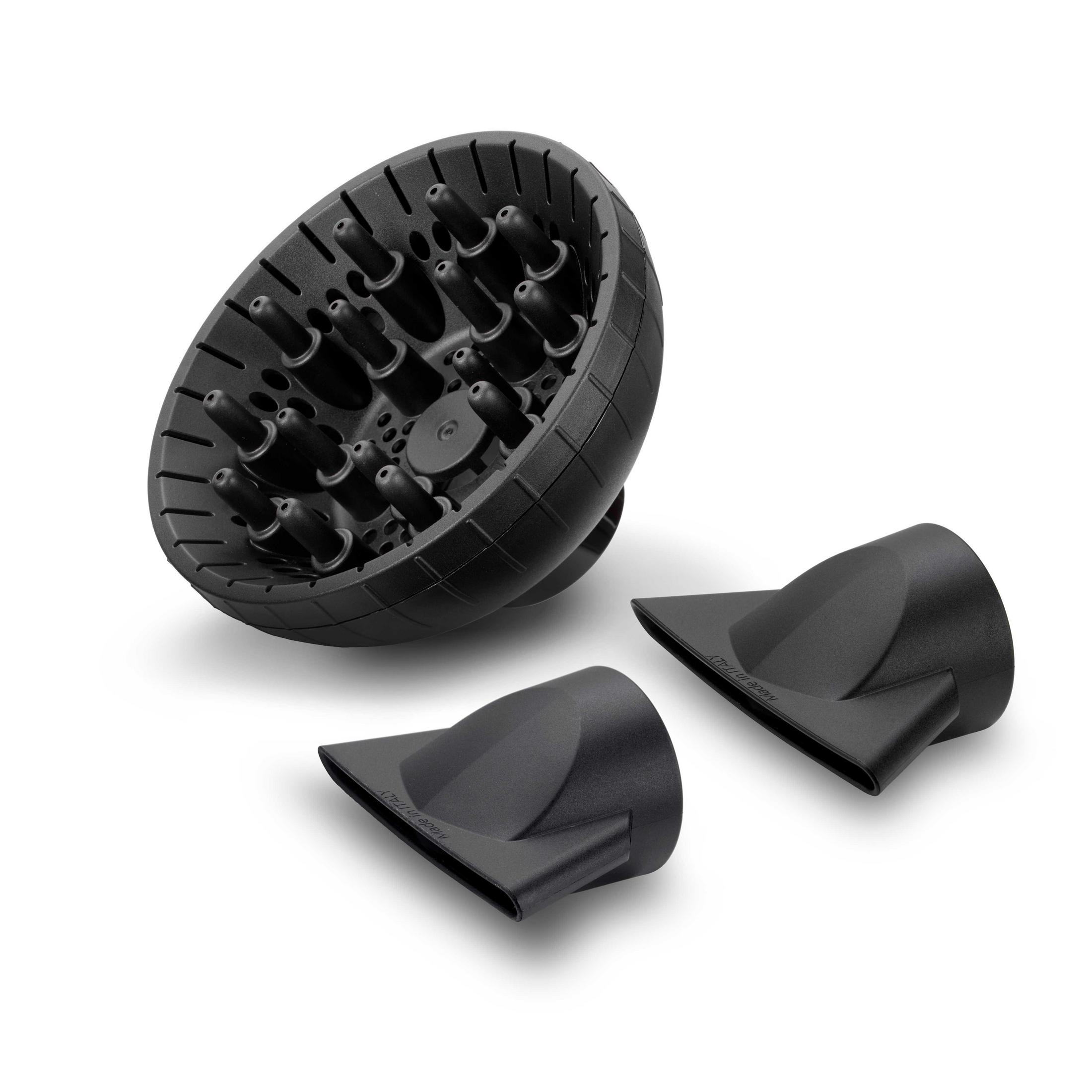 Czarne nasadki do suszarki. Dwie dysze i dyfuzor na białym tle.