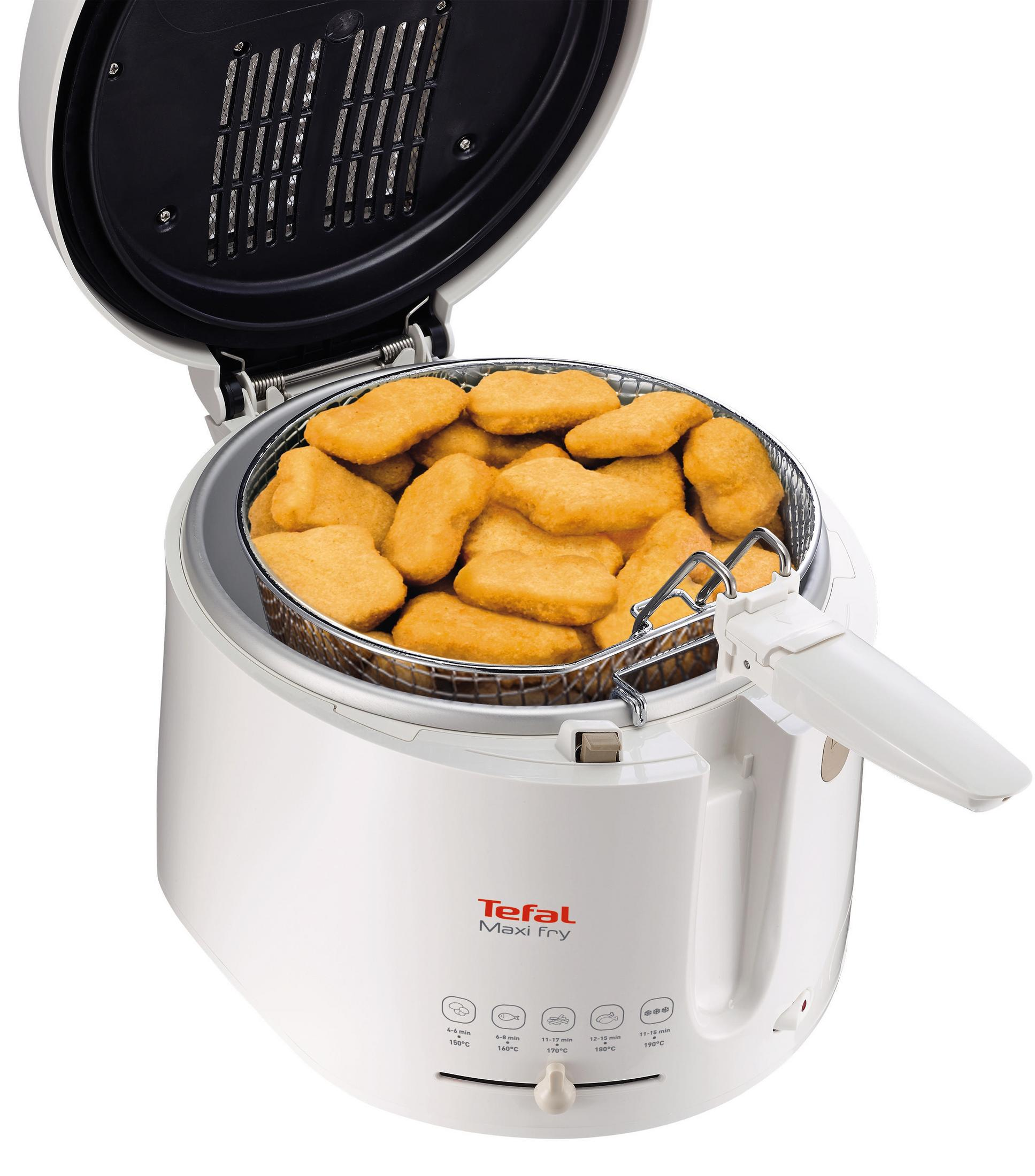 Tefal Maxi Fry bianco. Aperto, con un cestello di pepite di pollo fritte all'interno.