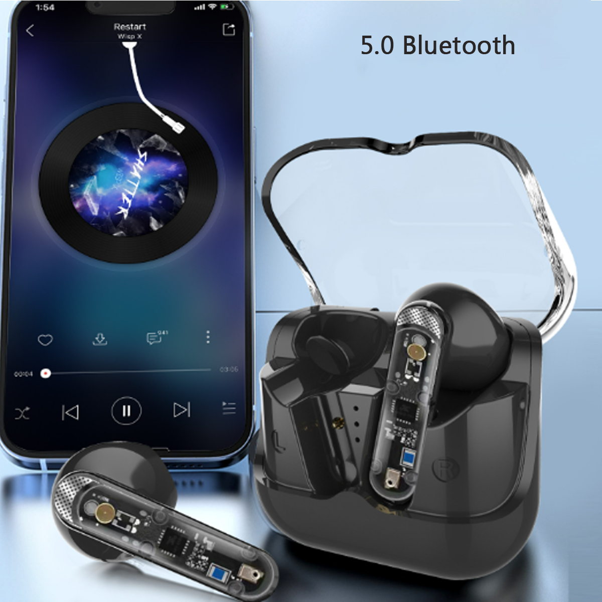 Schwarze kabellose Ohrhörer mit Ladecase und einem Handy mit Musikwiedergabe.