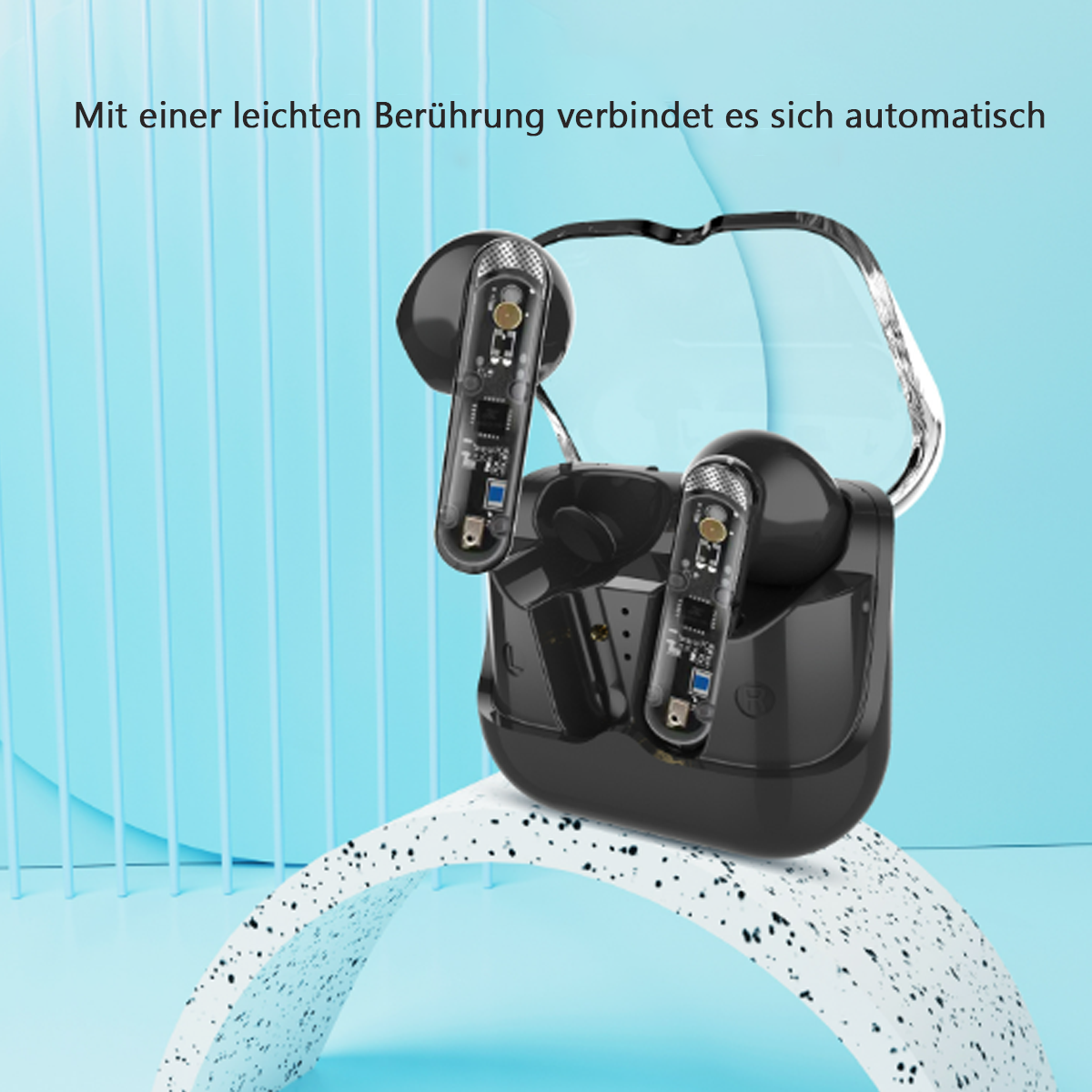 Schwarze kabellose Ohrhörer in einem Ladeetui, vor blauem Hintergrund.