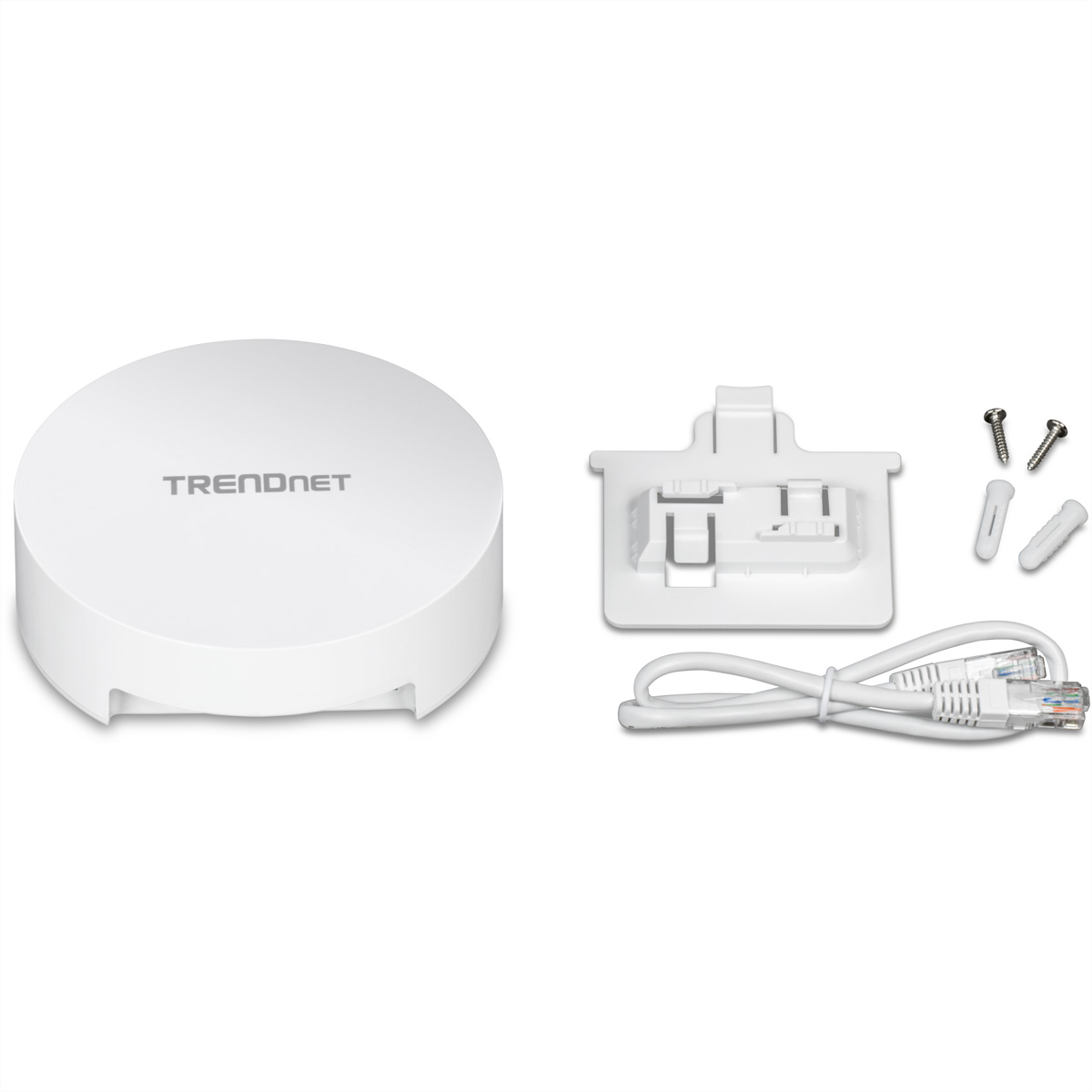 Appareil Trendnet blanc avec un câble et un accessoire. Il est sur un fond blanc.