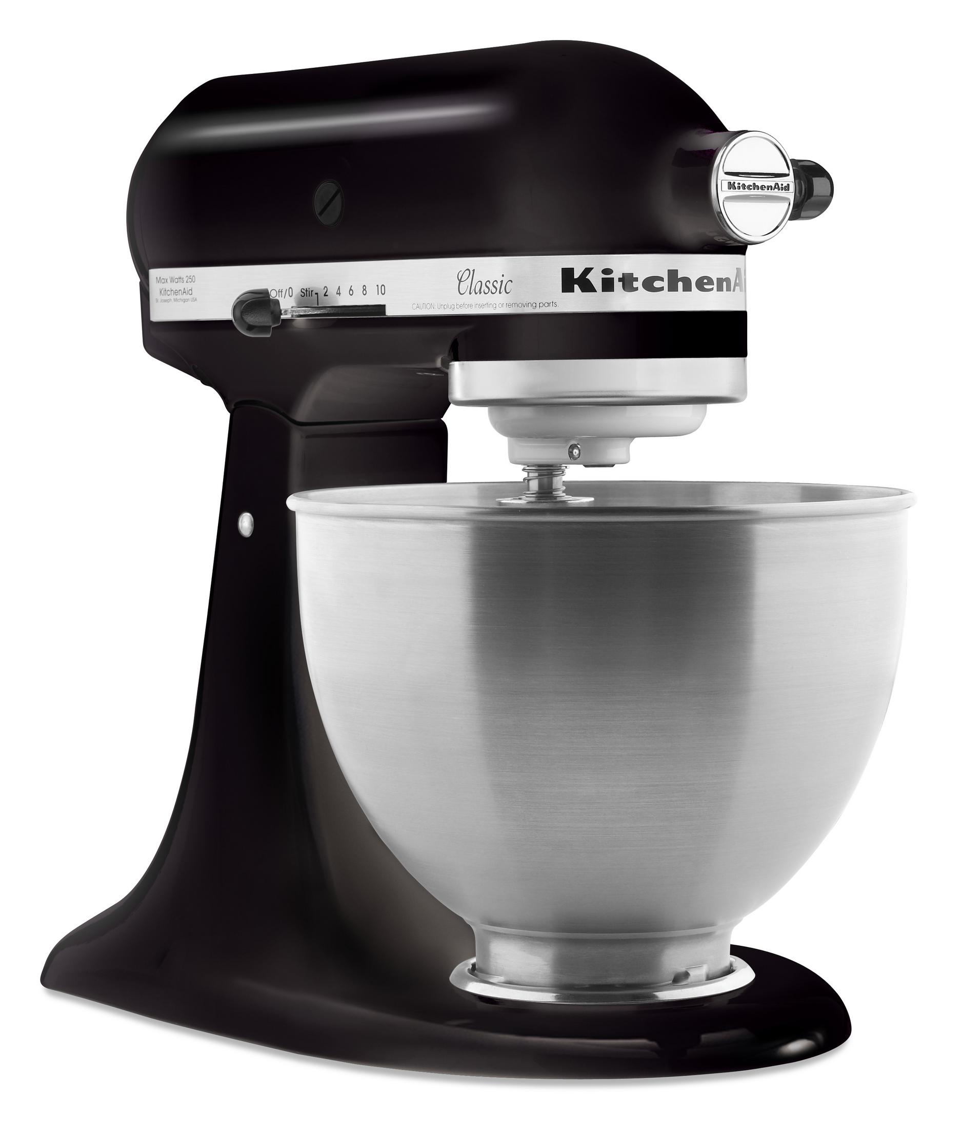 Ein schwarzer KitchenAid-Küchenmixer mit einer Edelstahlschüssel, der seine Vorder- und Seitenansicht zeigt.
