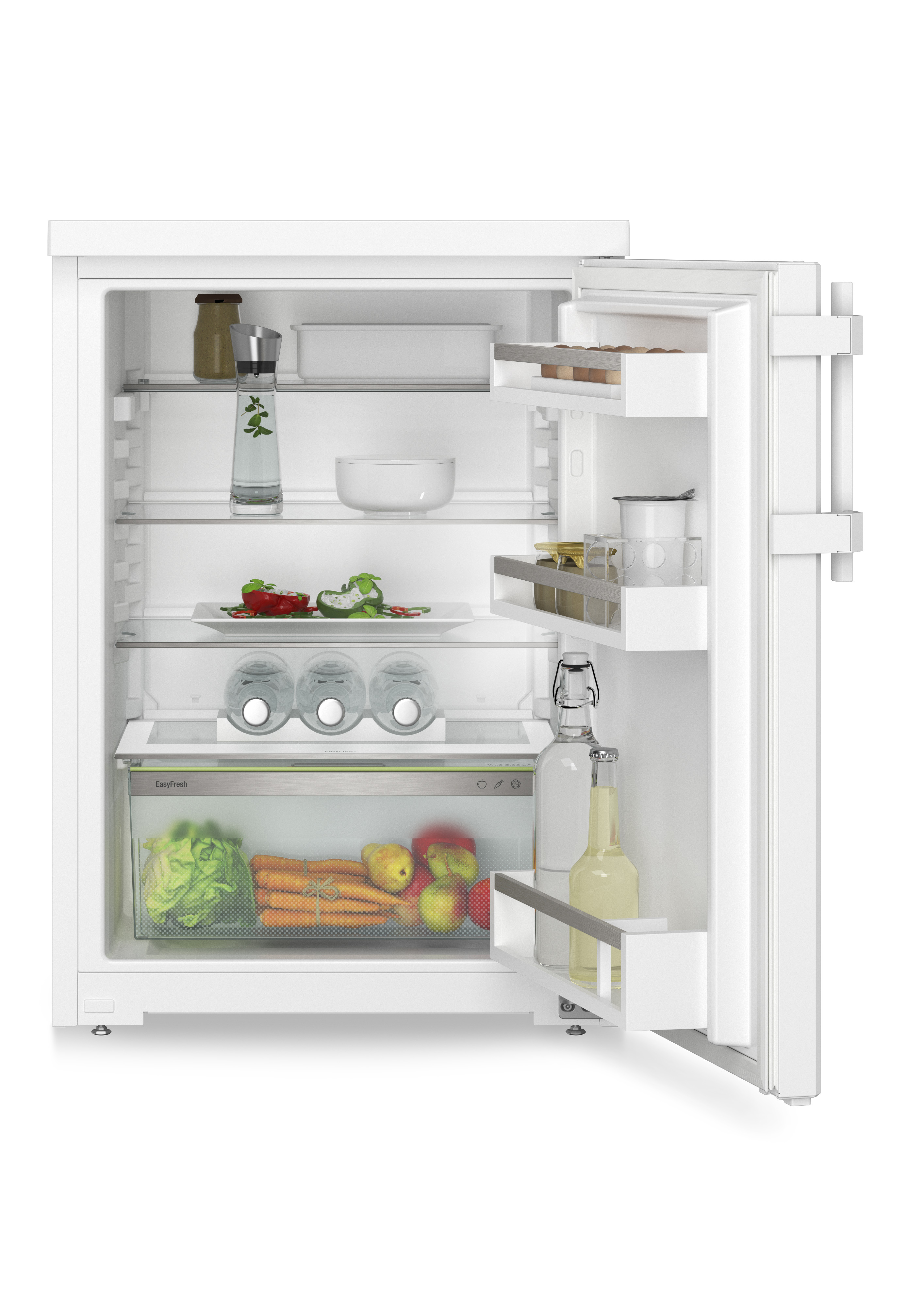 Un refrigerador blanco con la puerta abierta, mostrando estantes de comida y botellas.