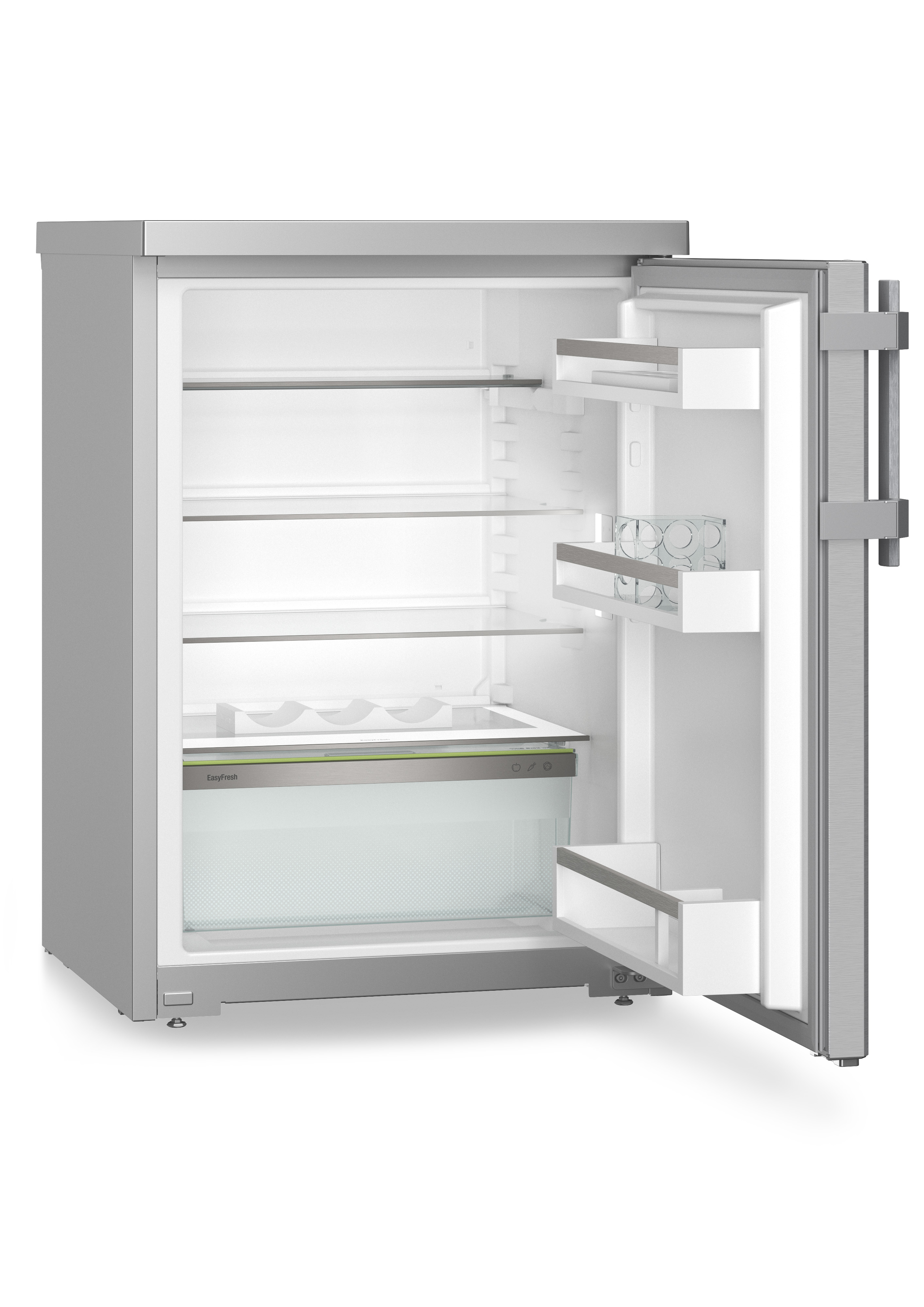 Refrigerador plateado con puerta abierta, mostrando estantes y un cajón de cristal.